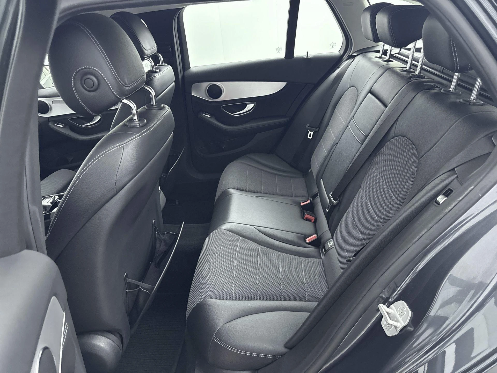 Mercedes-Benz-C-Klasse-image-24