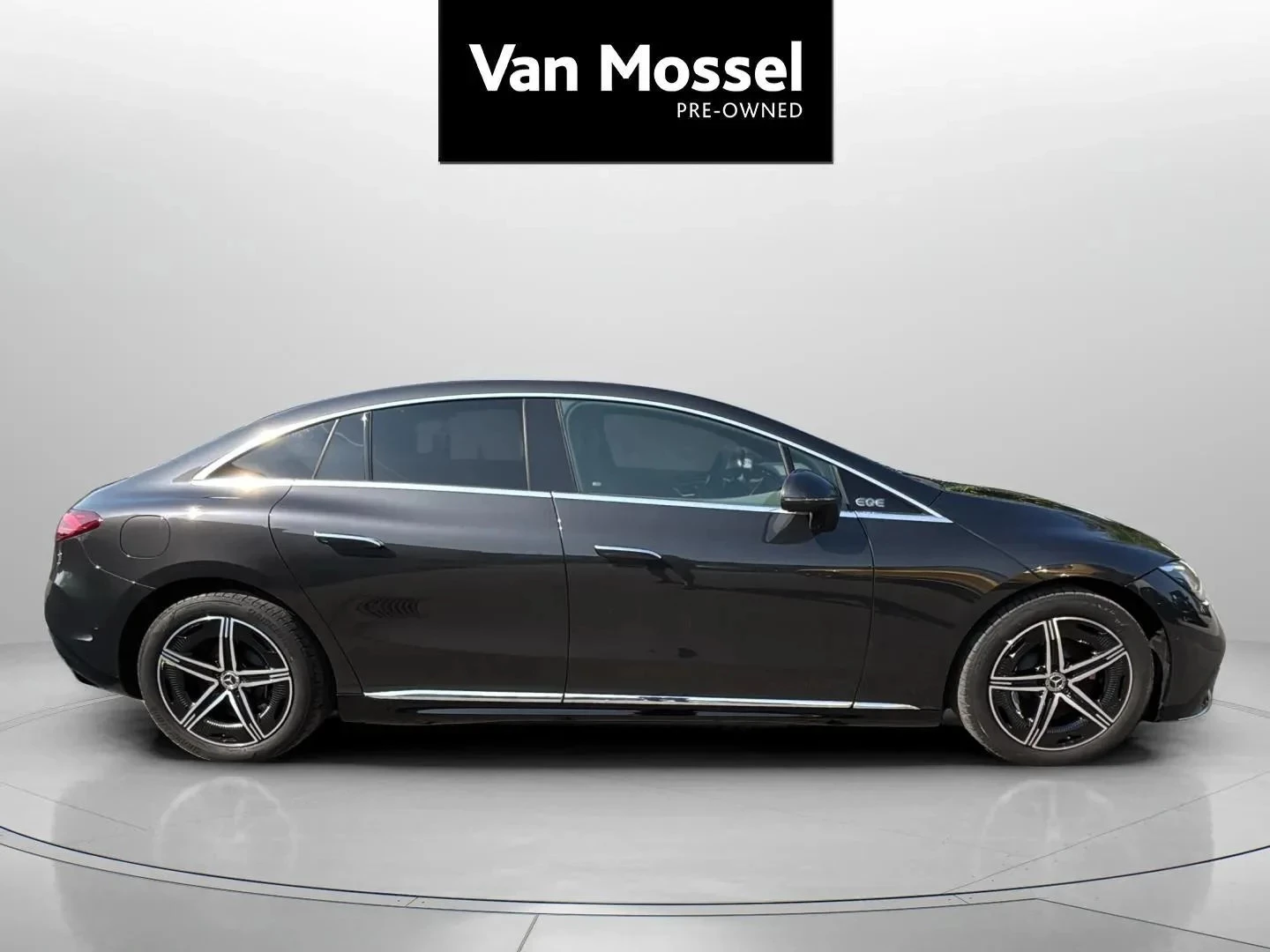 Mercedes-Benz-EQE-image-3