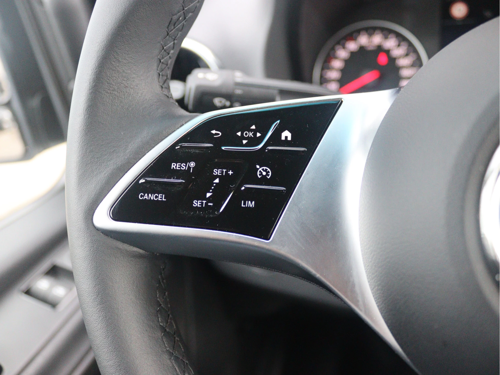 Mercedes-Benz-Sprinter-image-6