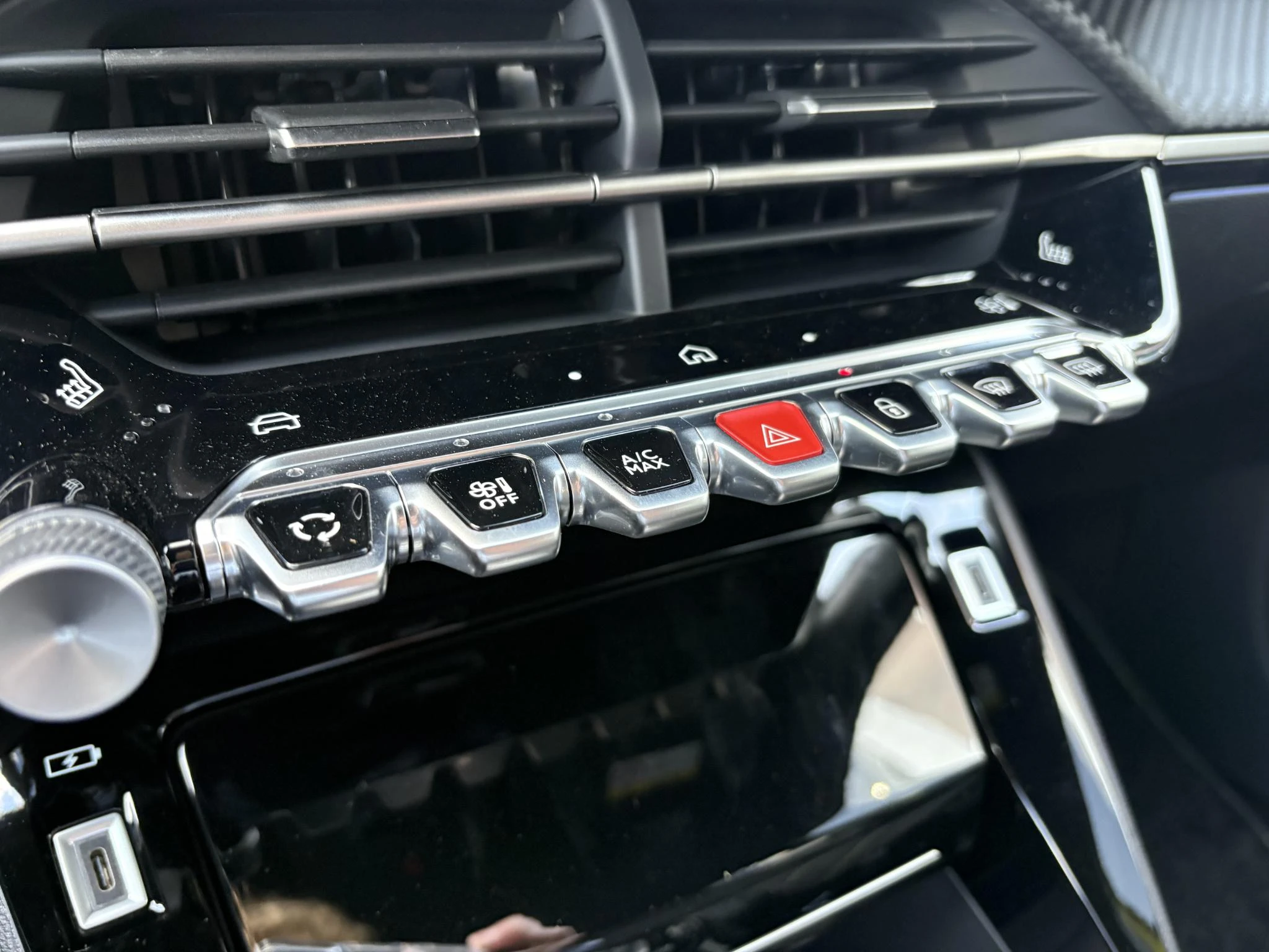 Peugeot-208-image-19