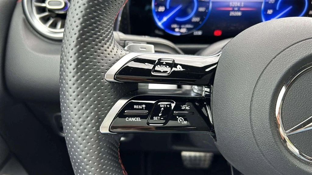 Mercedes-Benz-EQB-image-13