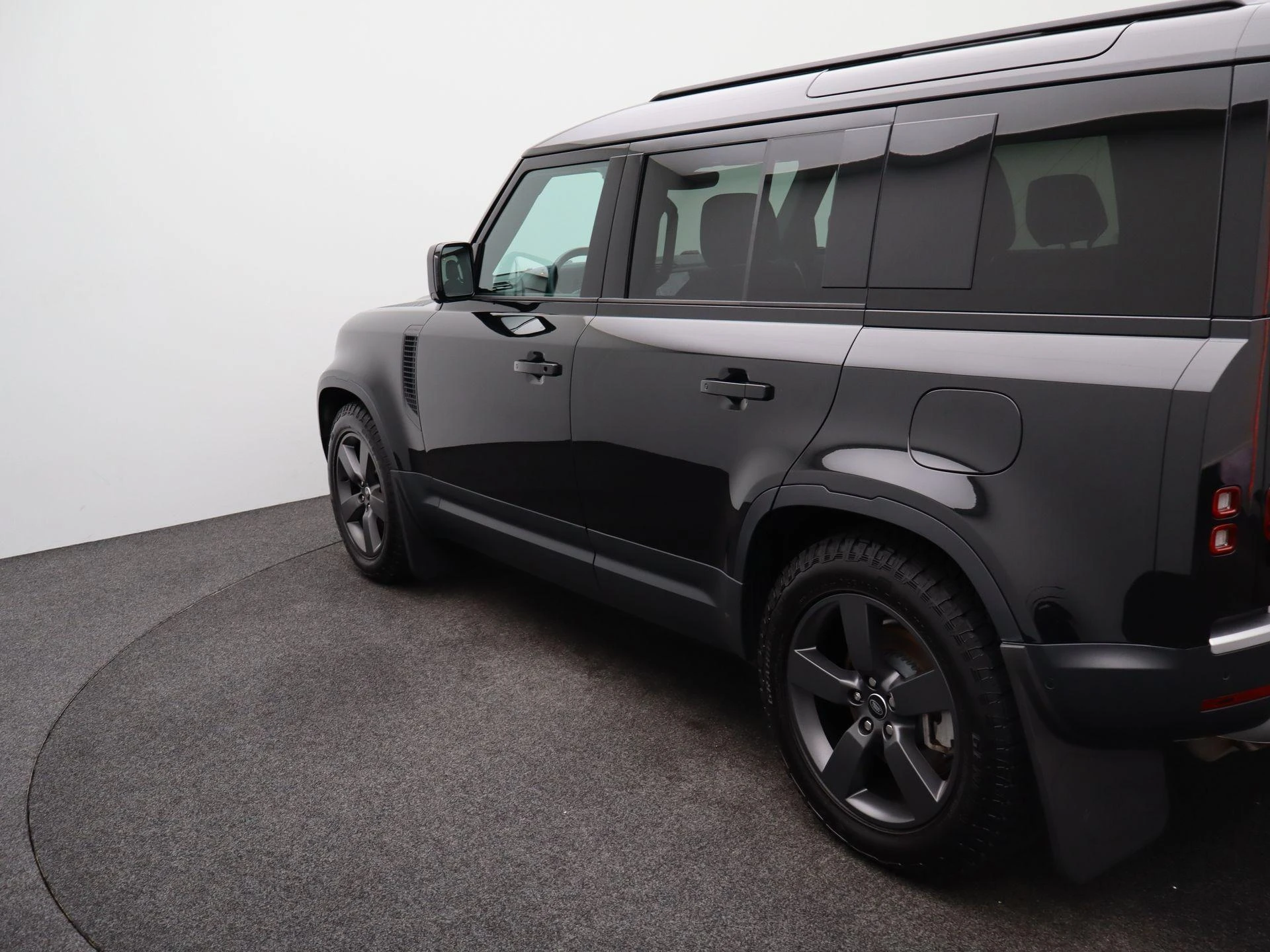 Land Rover-Defender-image-38