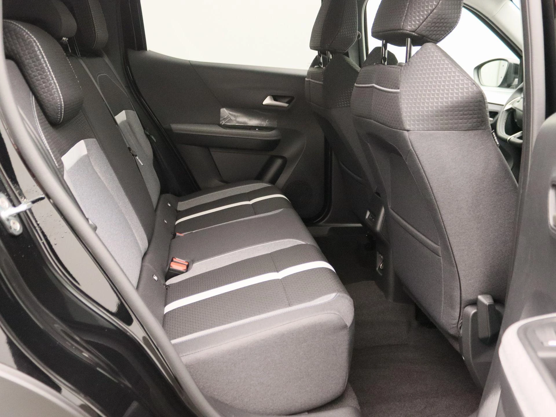 Opel-Frontera-image-10