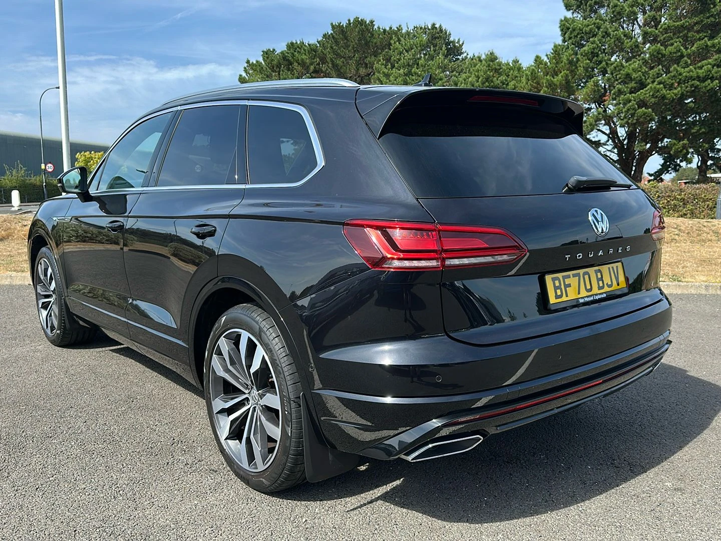 Volkswagen-Touareg-image-2