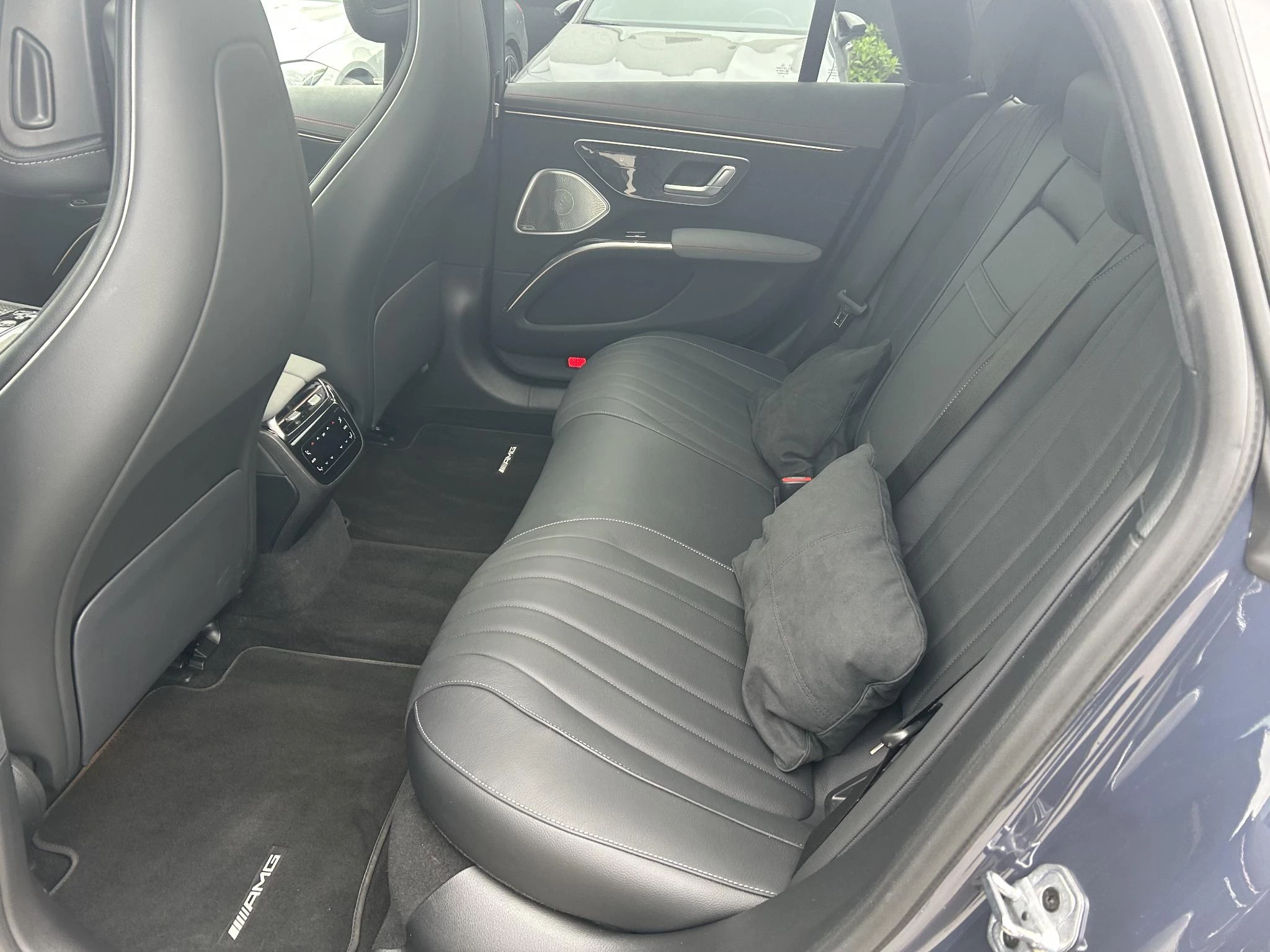 Mercedes-Benz-EQS-image-10