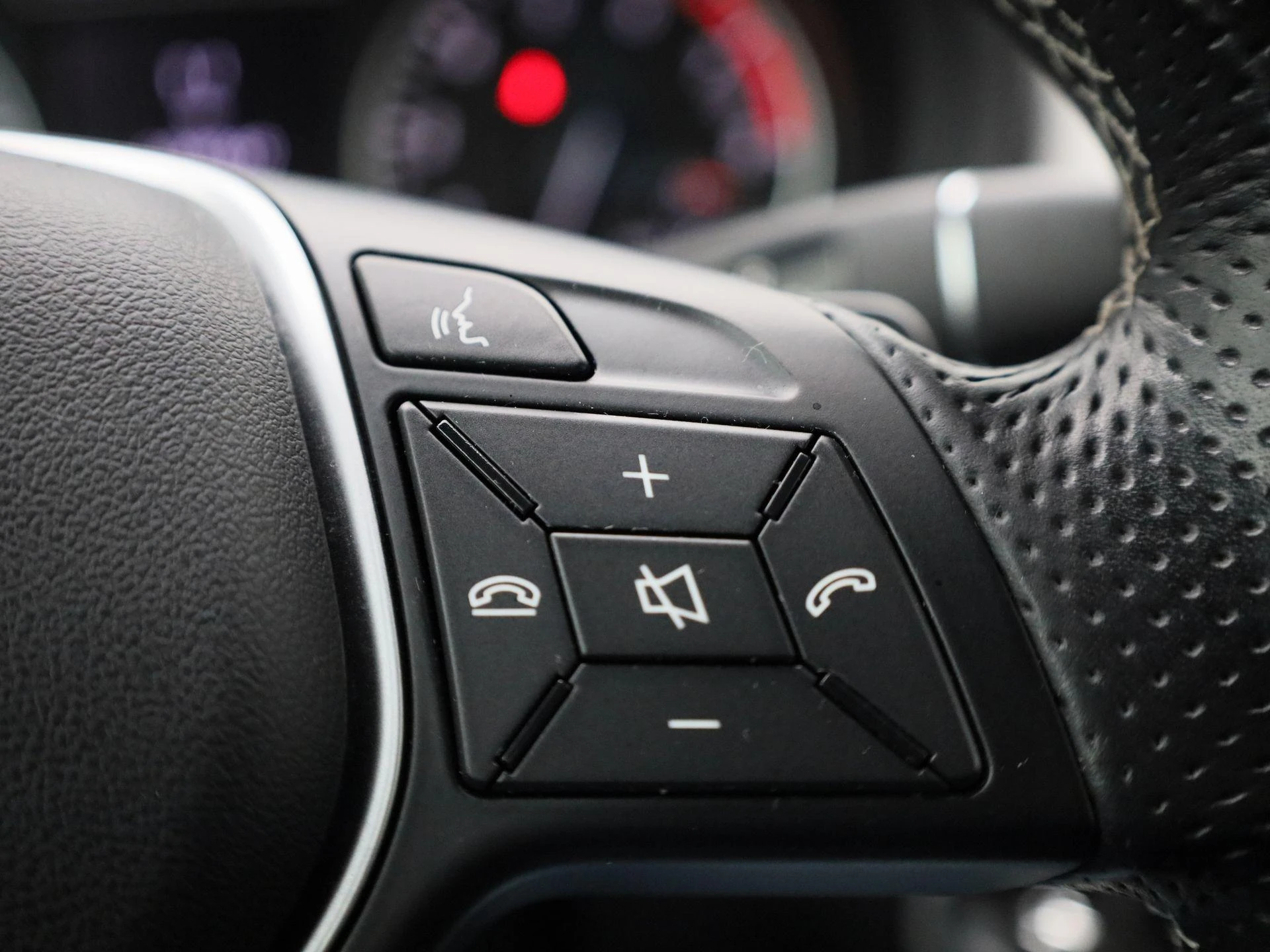Mercedes-Benz-B-Klasse-image-23