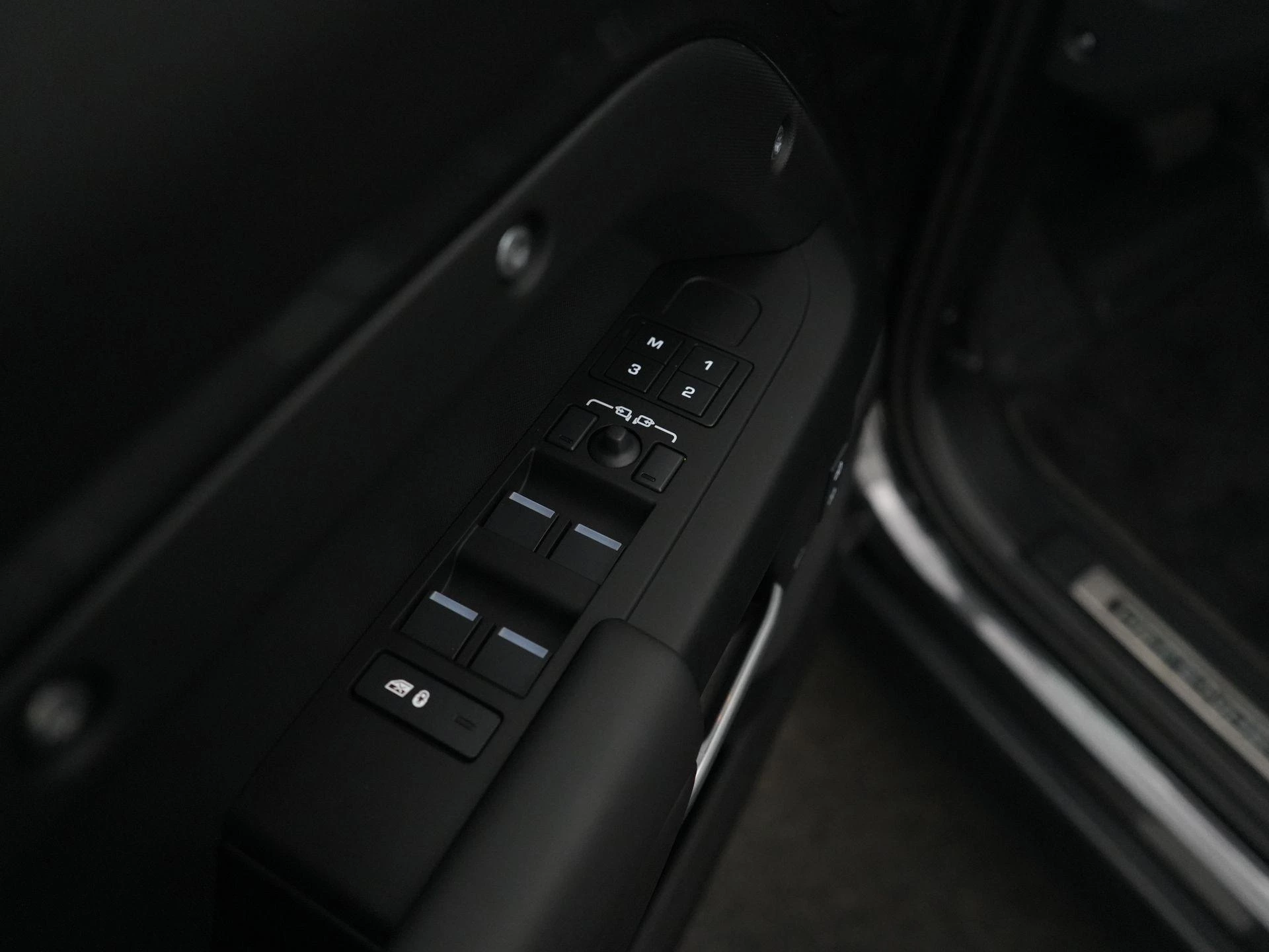 Land Rover-Defender-image-33