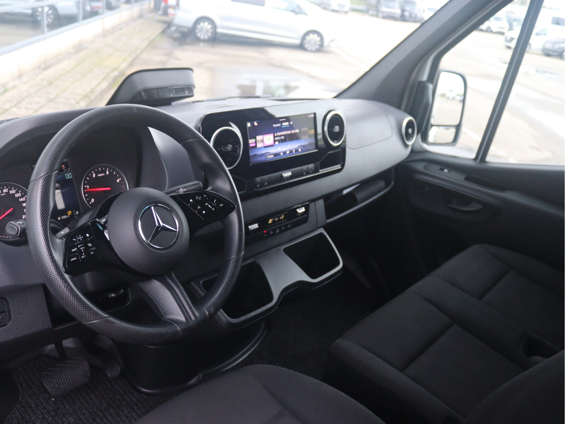 Mercedes-Benz-Sprinter-image-3
