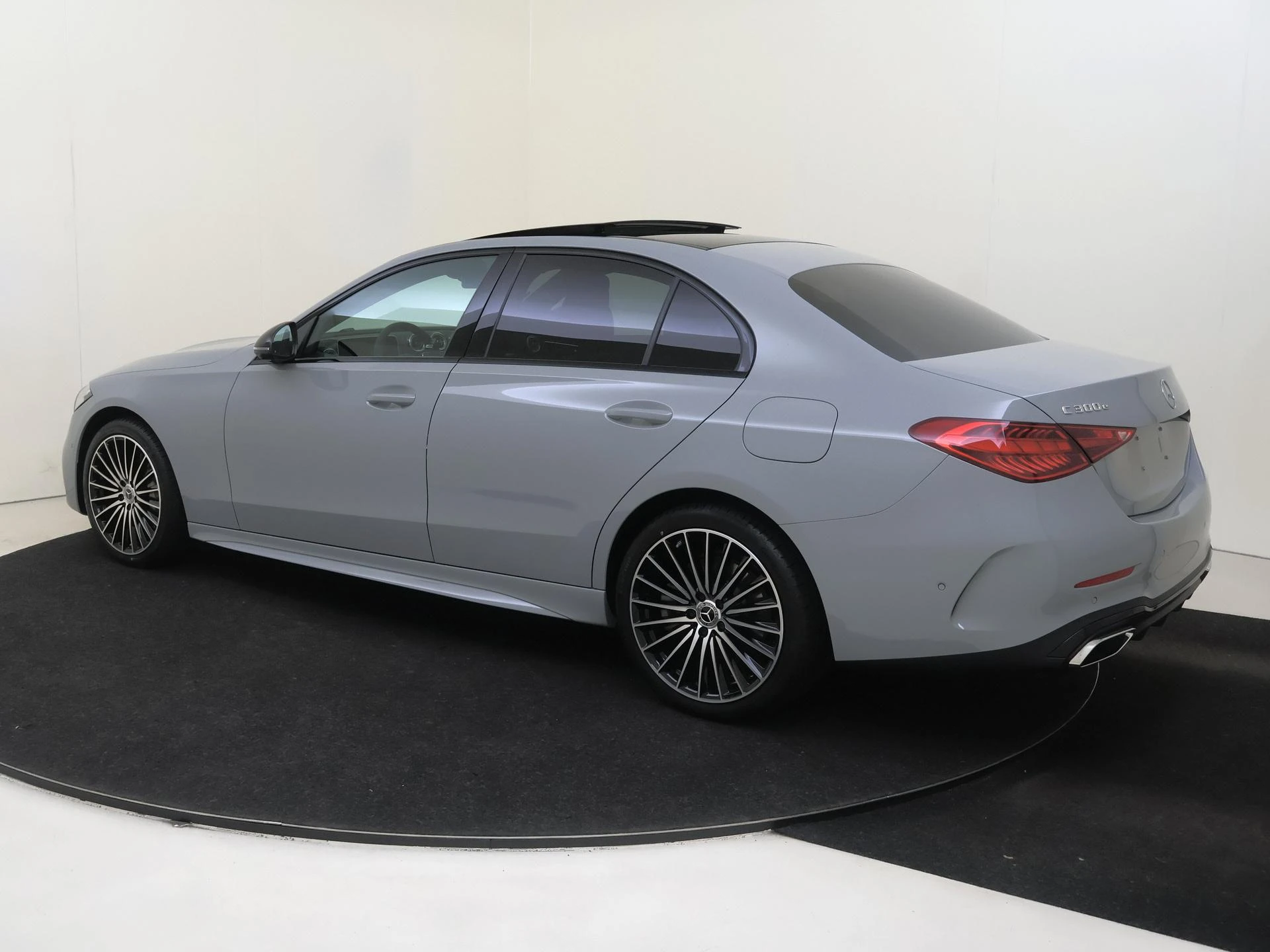 Mercedes-Benz-C-Klasse-image-2