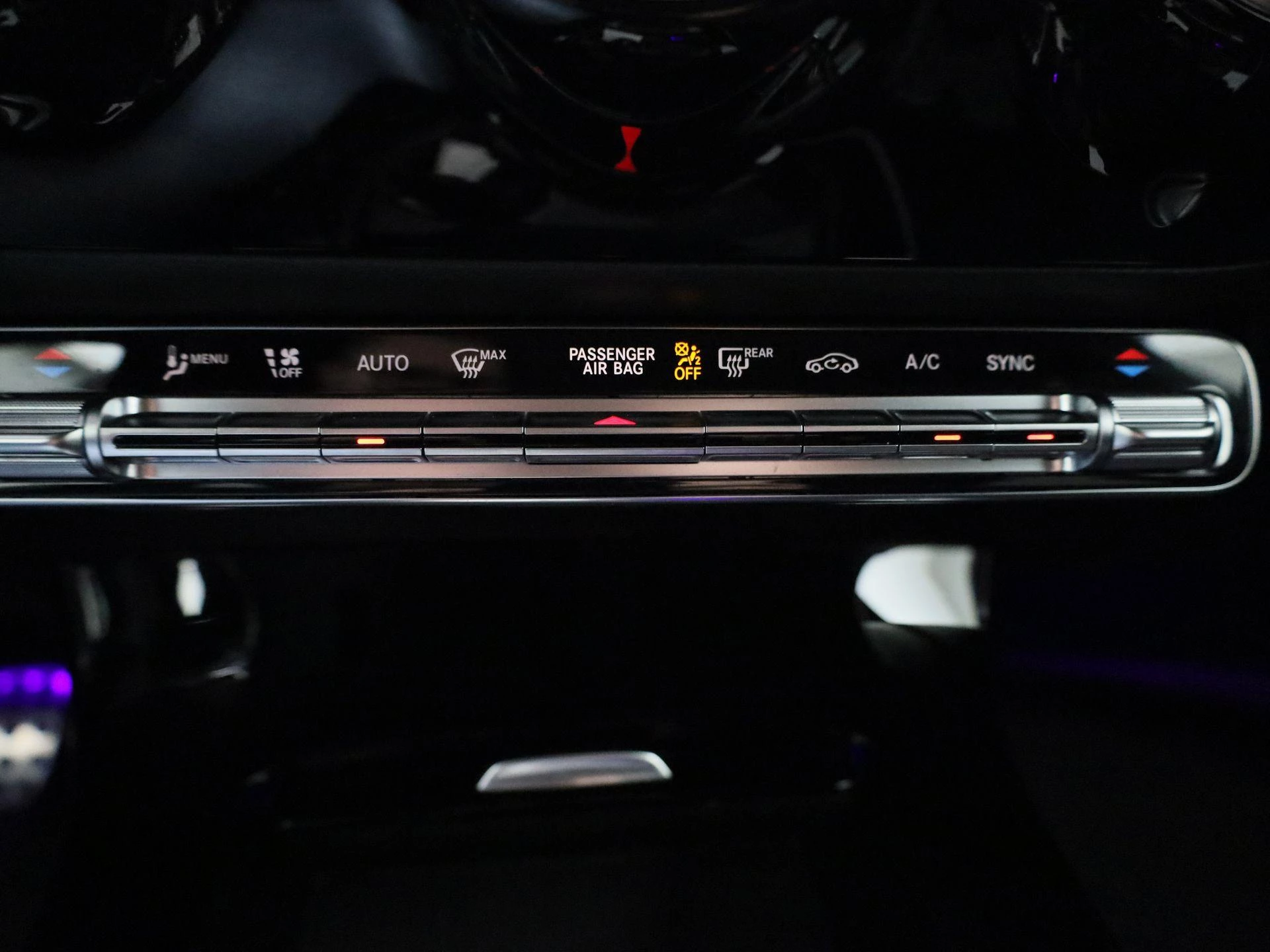 Mercedes-Benz-CLA-image-25