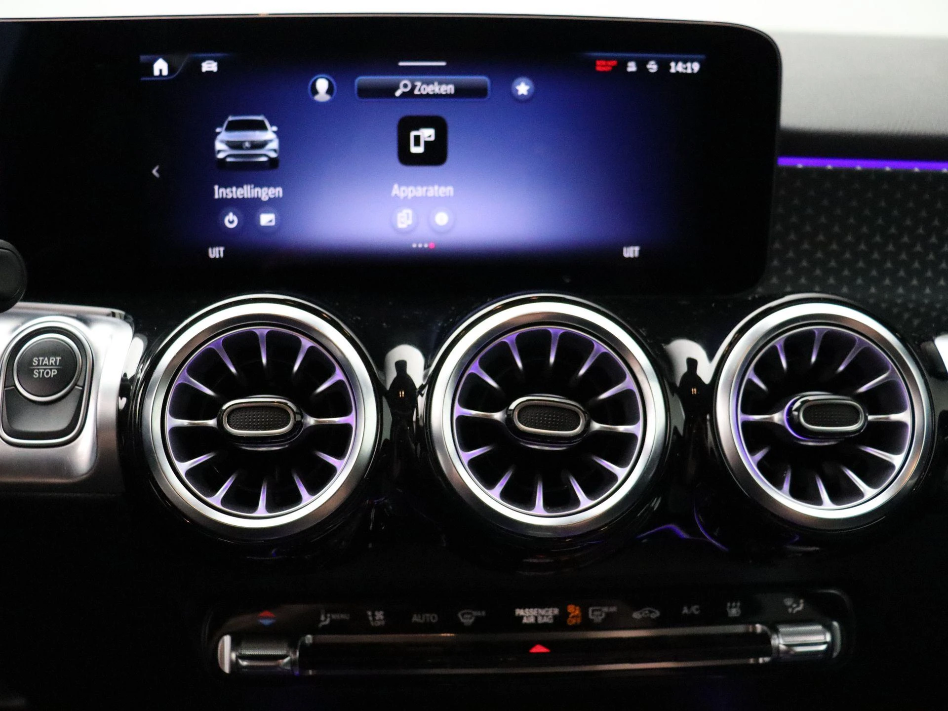 Mercedes-Benz-EQB-image-16