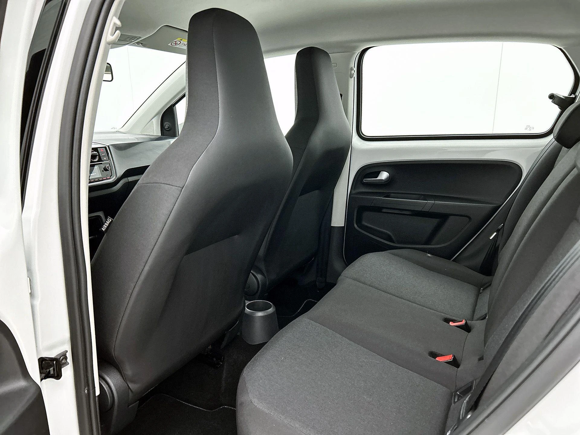 Volkswagen-up!-image-21