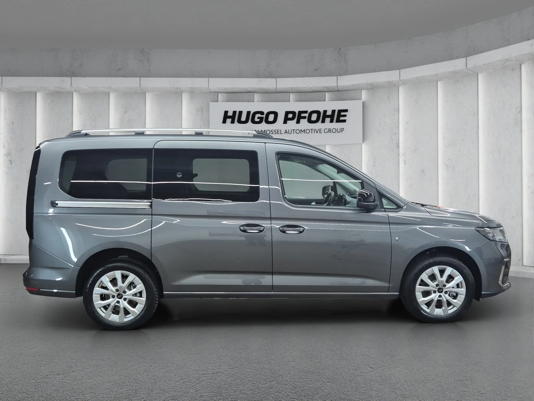 Ford Tourneo Connect Titanium Grand 1.5 l EcoBoost PHEV. 6-Gang-Automatikgetriebe. Frontantrieb