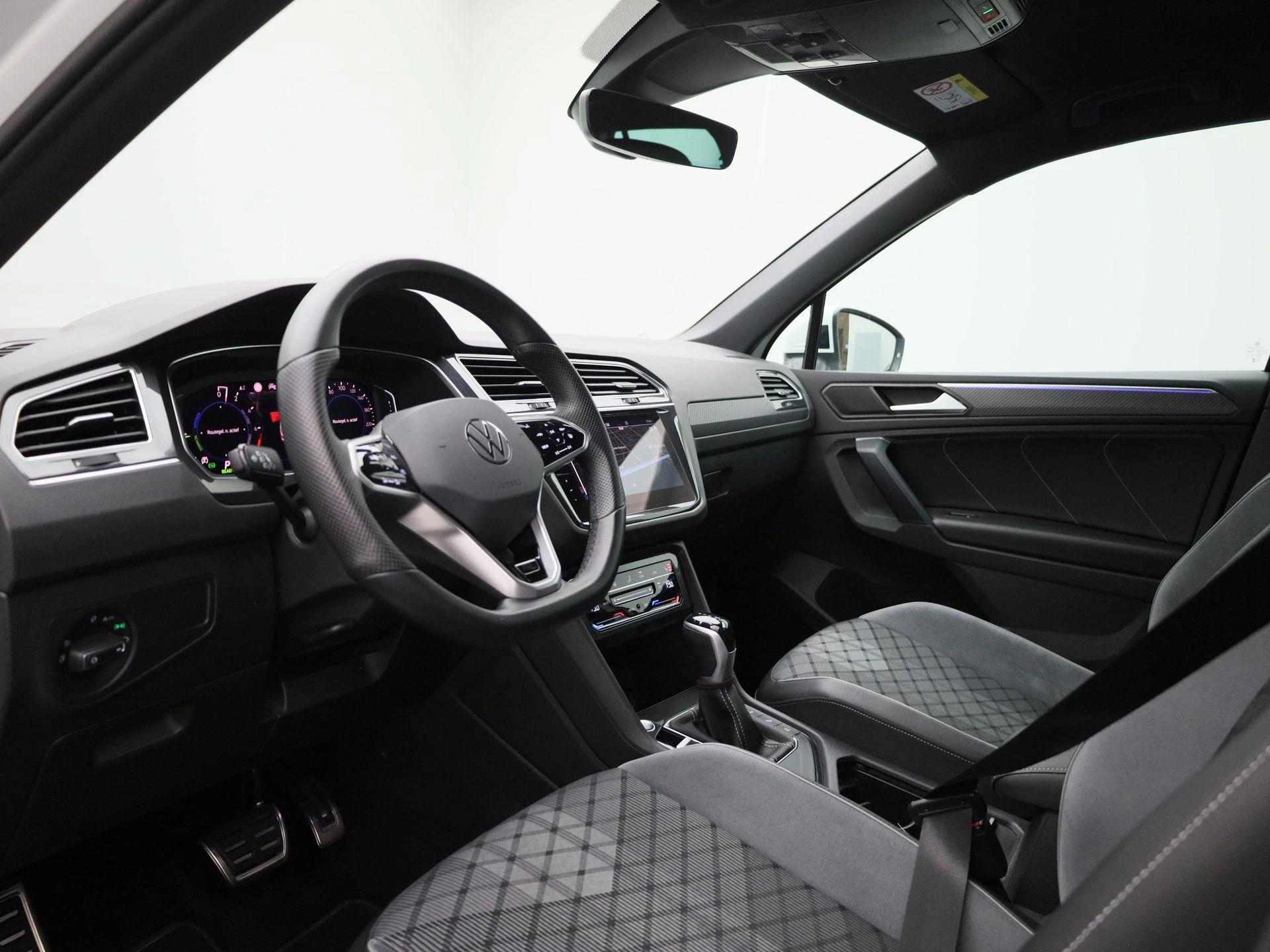 Volkswagen-Tiguan-image-33