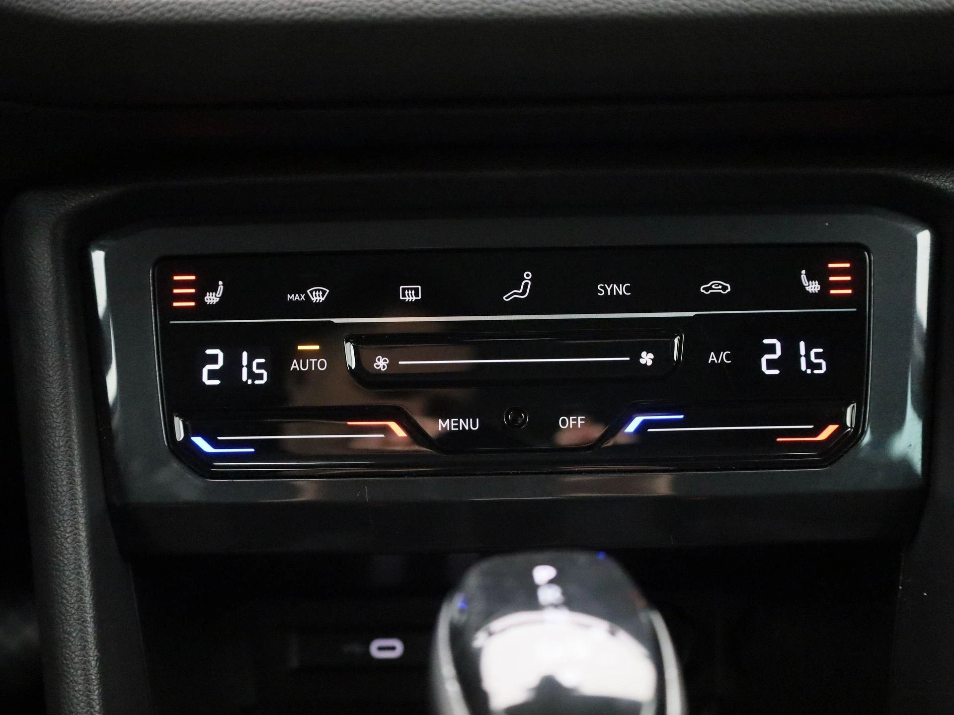 Volkswagen-Tiguan-image-17