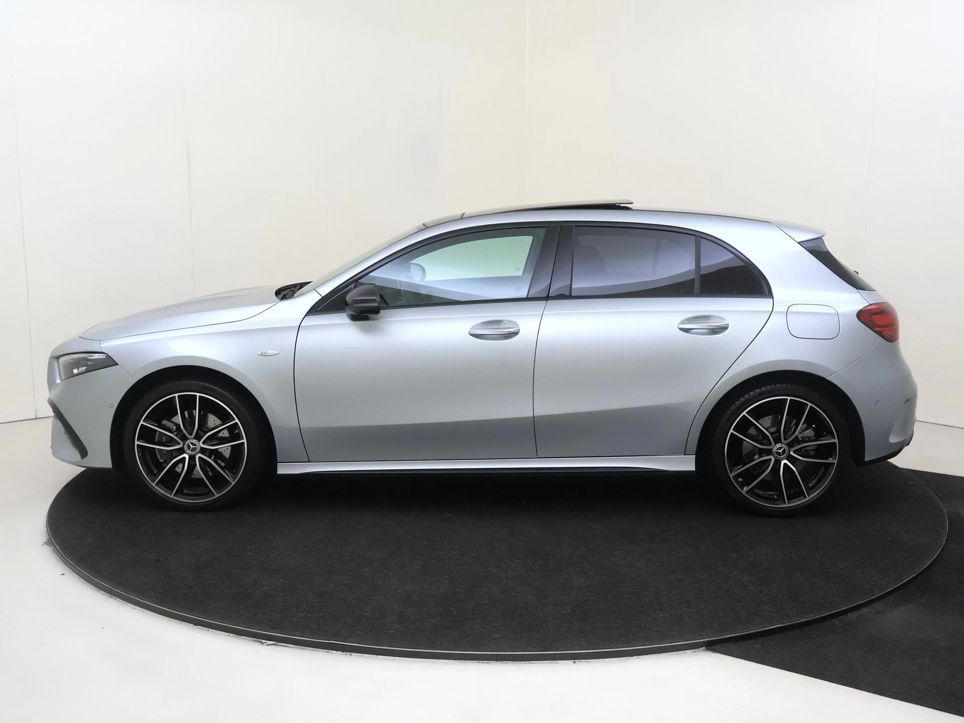 Mercedes-Benz A-Klasse 250 e Business Solution AMG