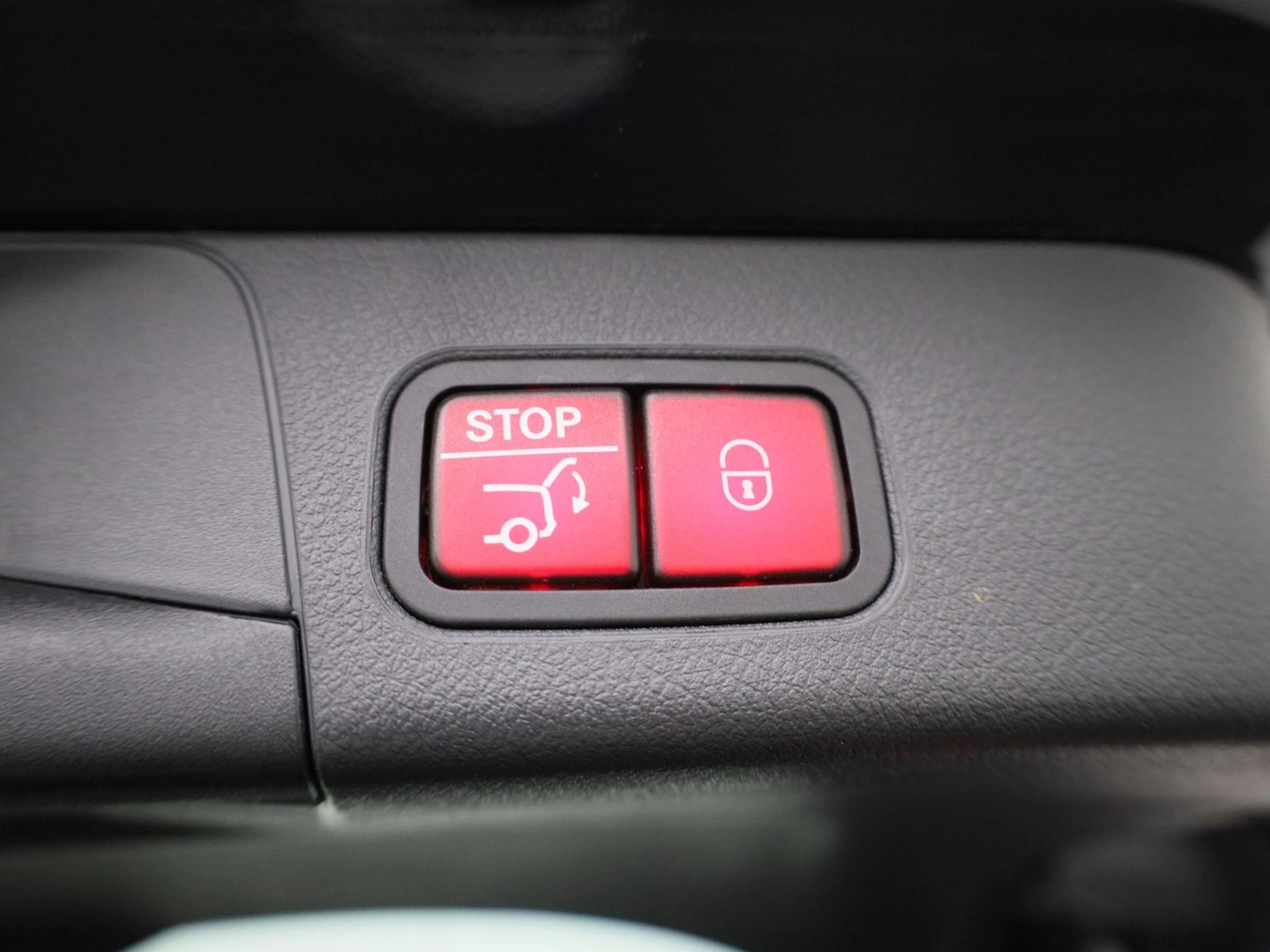 Mercedes-Benz-B-Klasse-image-11