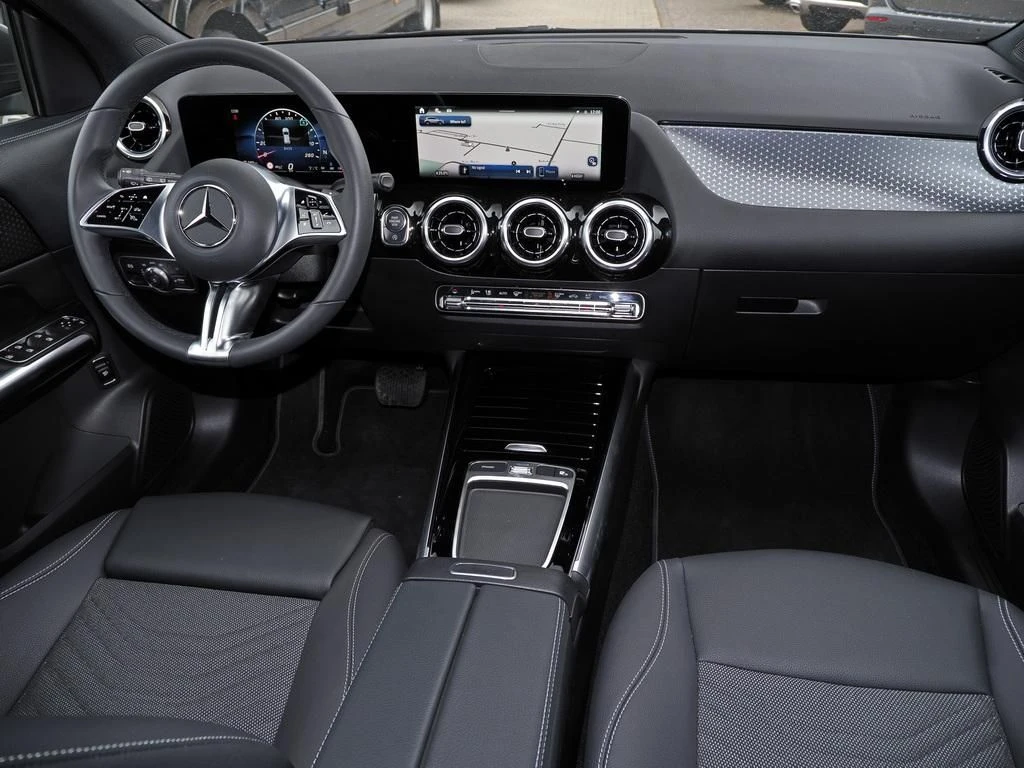 Mercedes-Benz-GLA 200 d-image-10