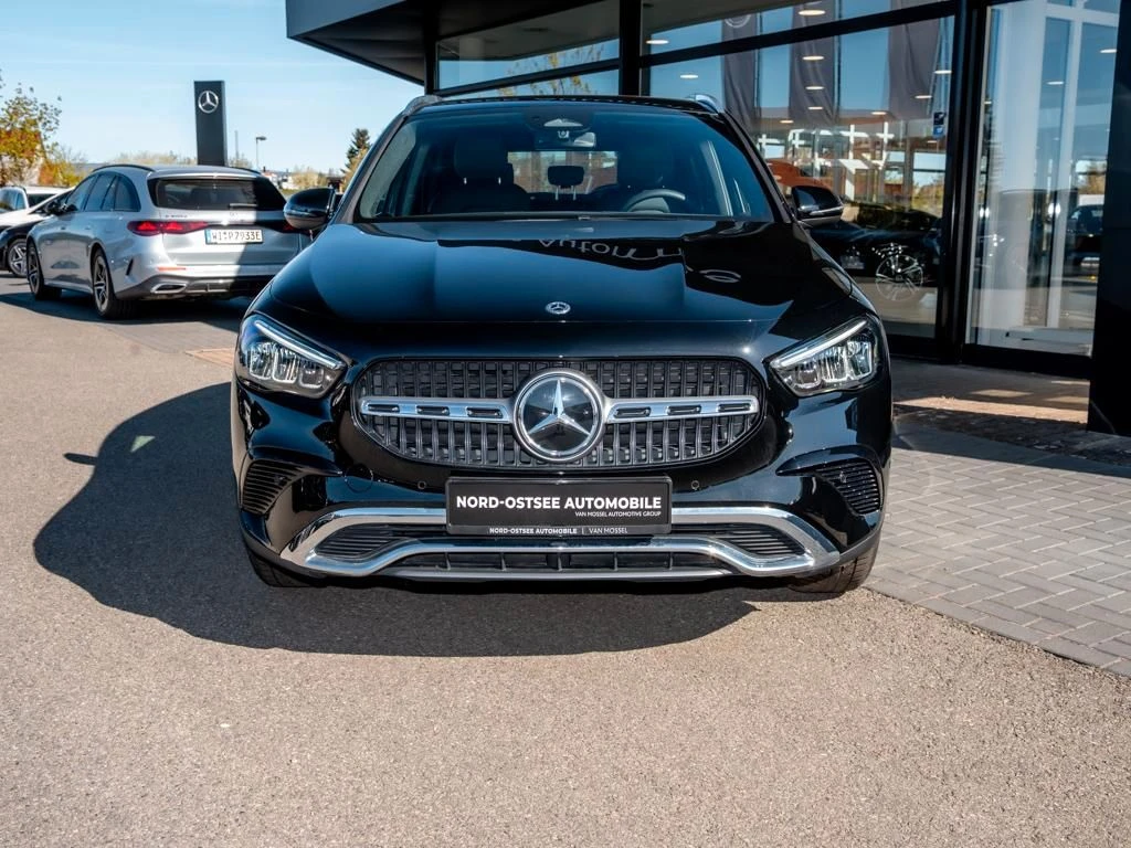 Mercedes-Benz-GLA 200 d-image-3