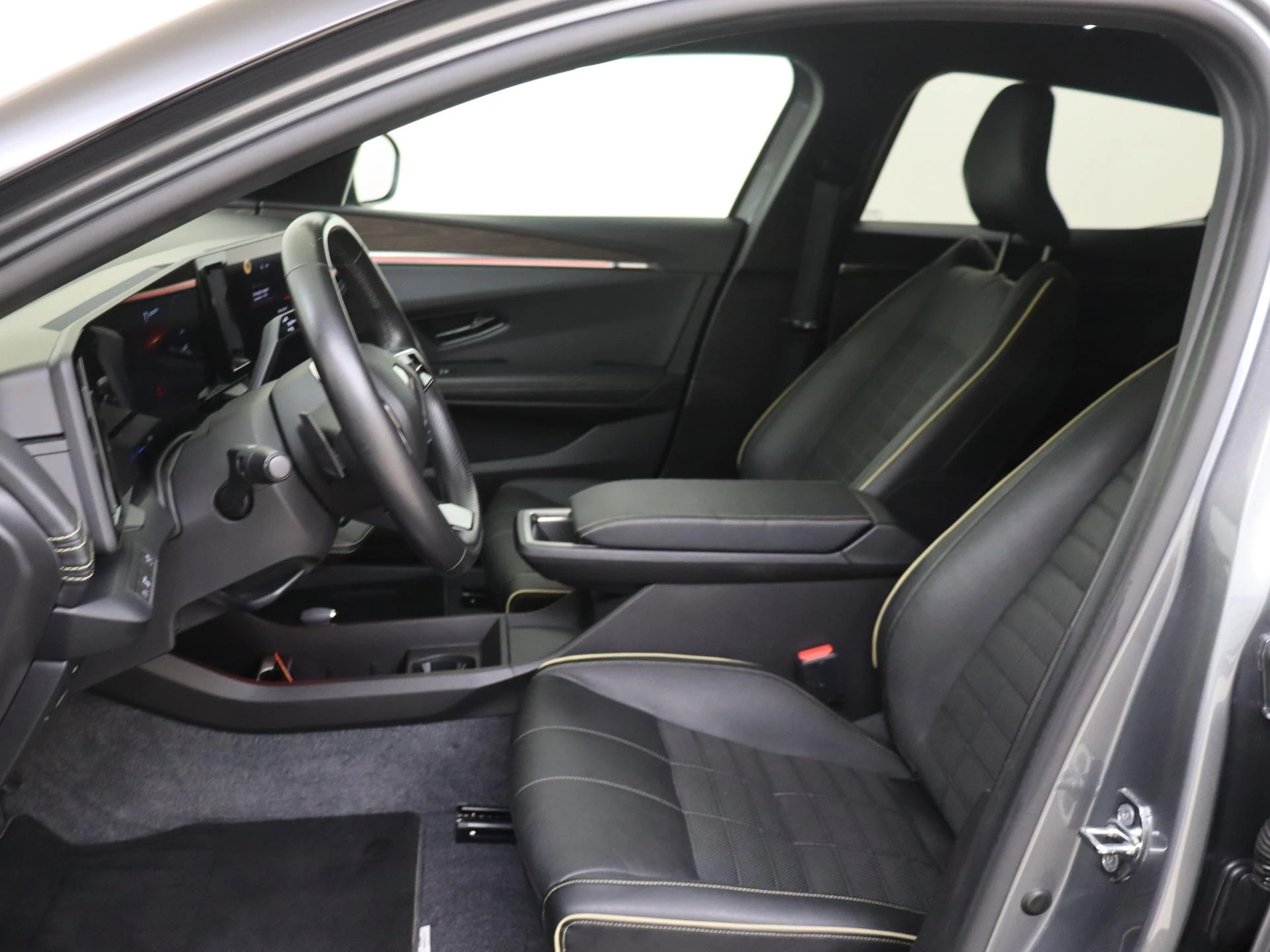Renault-Megane E-Tech-image-10