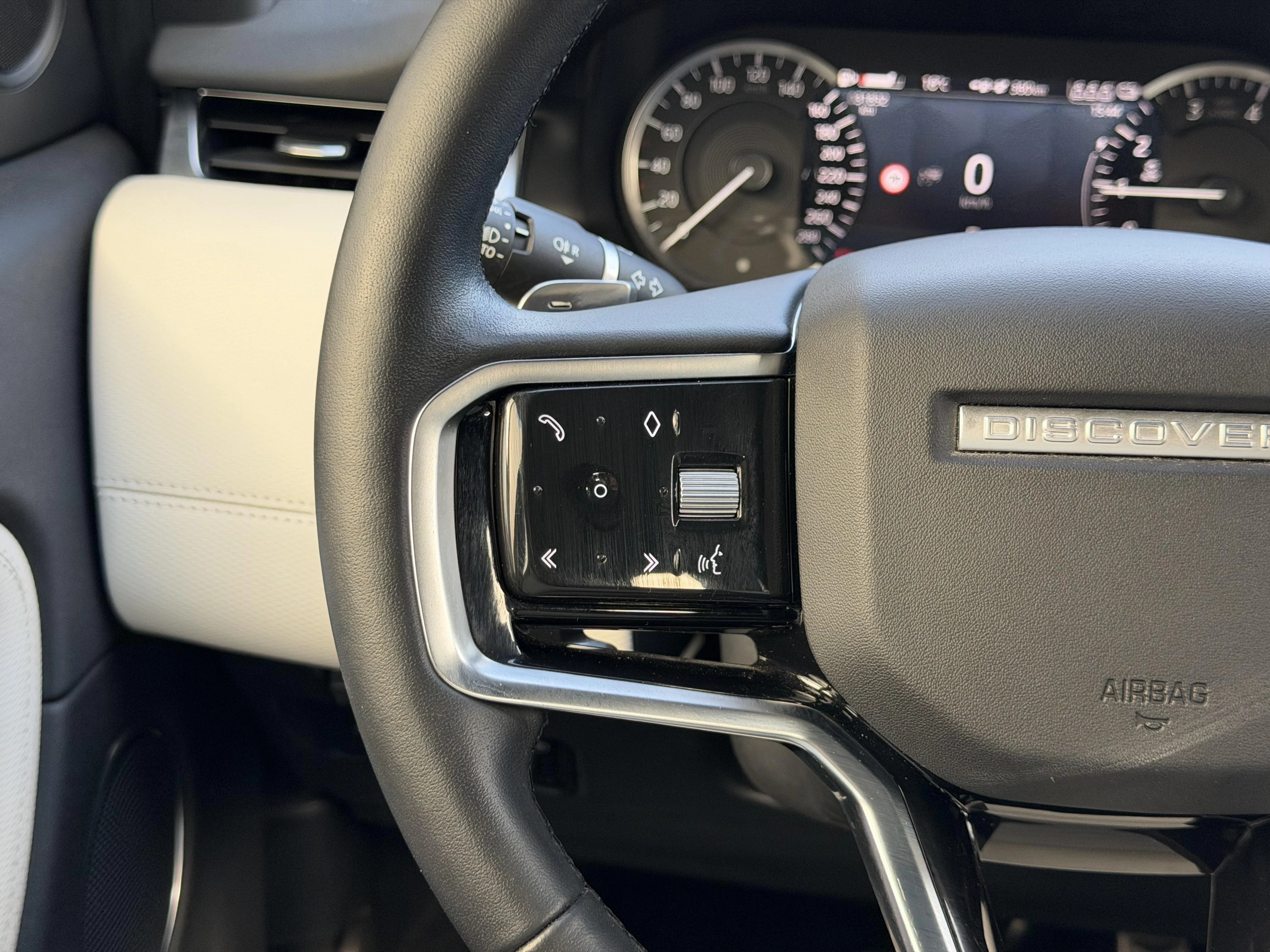 Land Rover-Discovery Sport-image-16