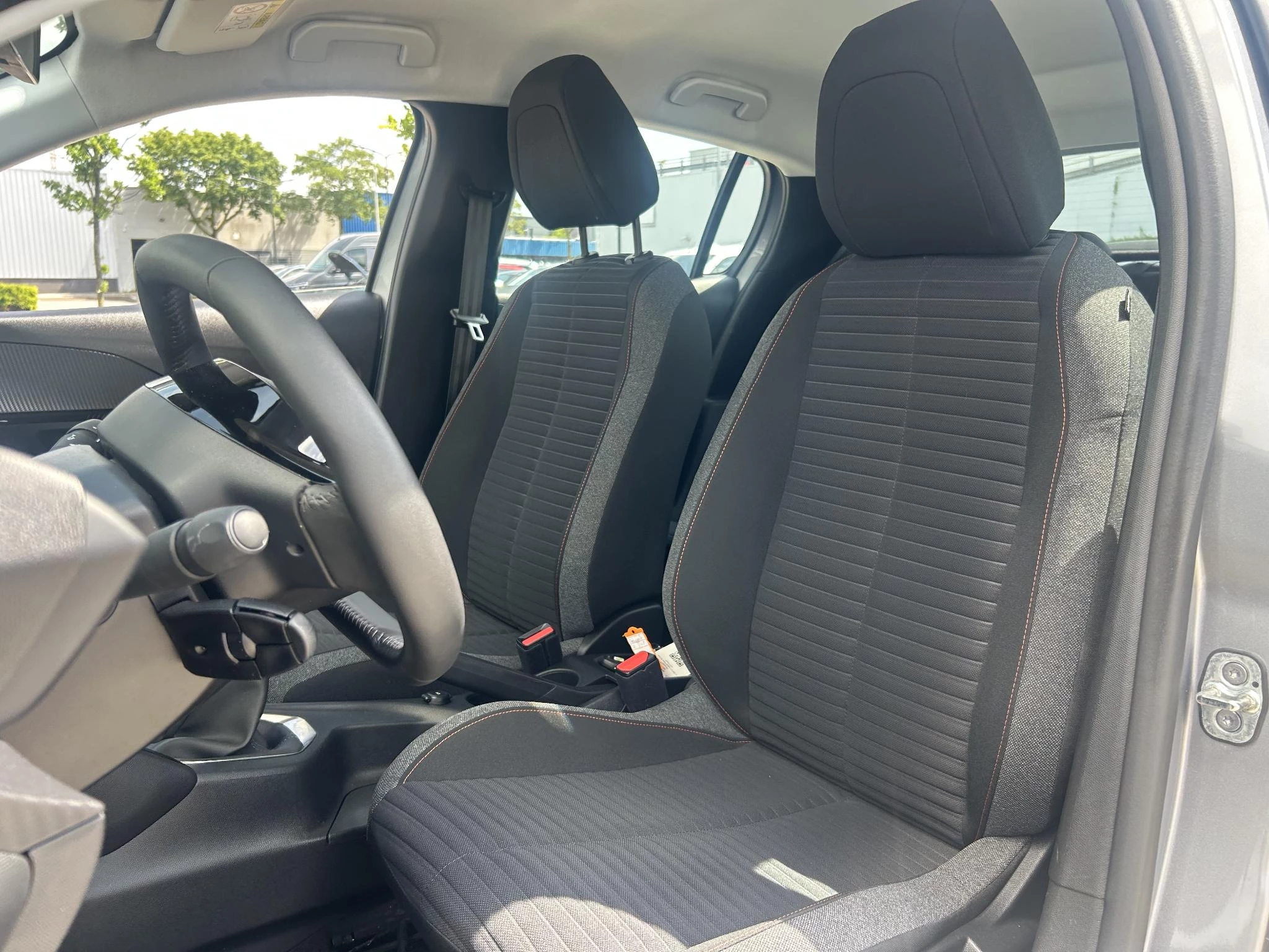 Peugeot-208-image-17