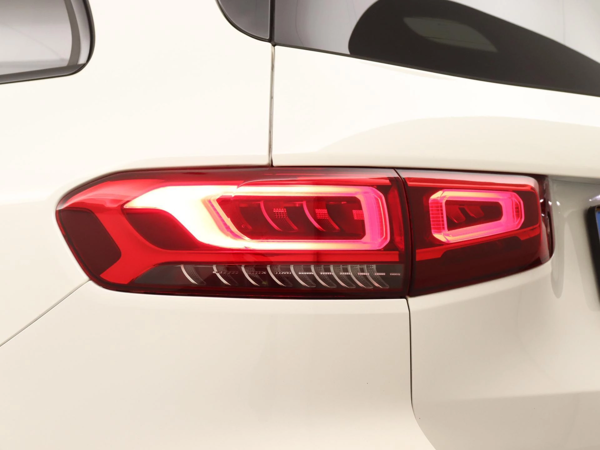 Mercedes-Benz-GLB-image-31