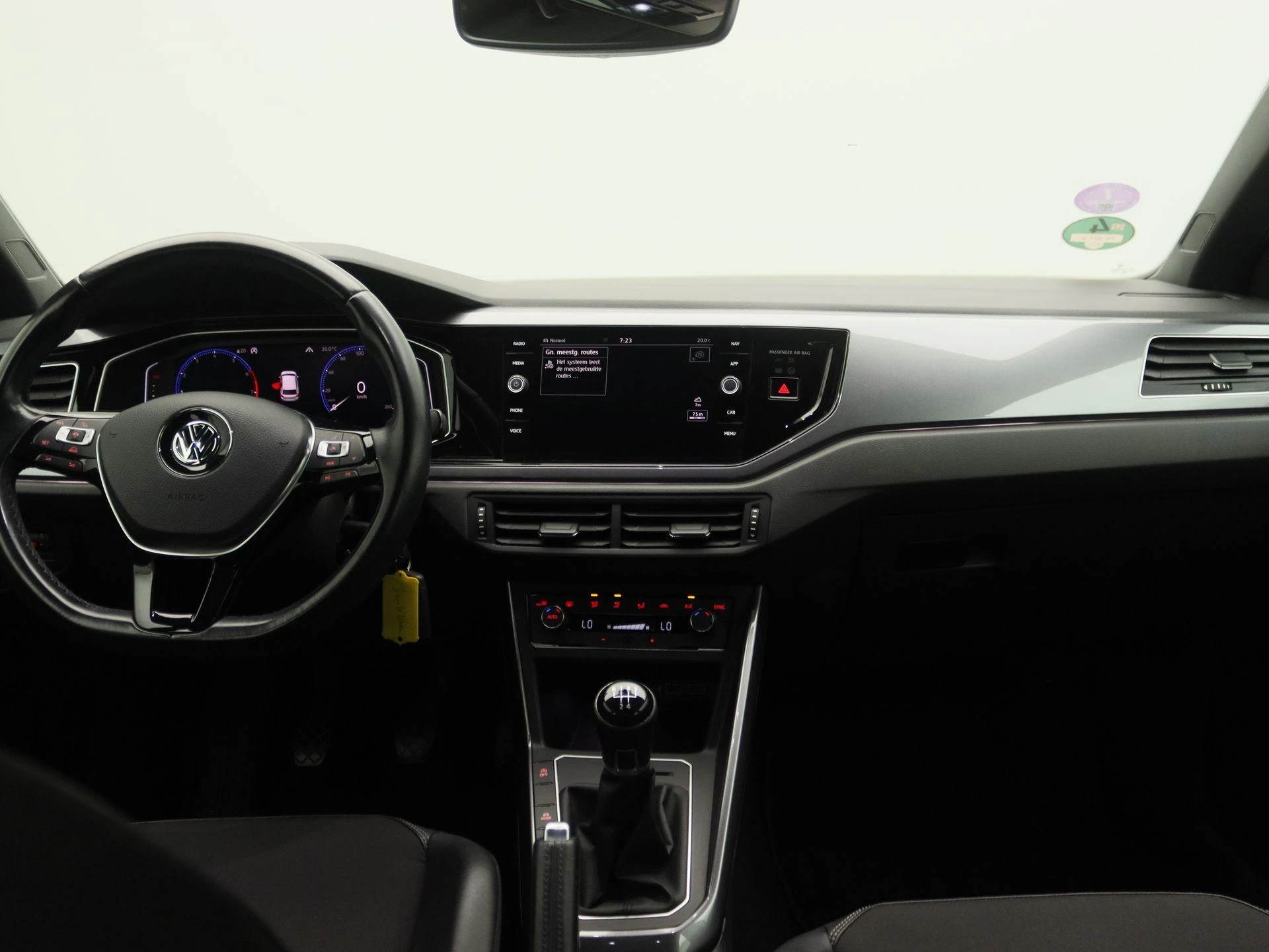 Volkswagen-Polo-image-6