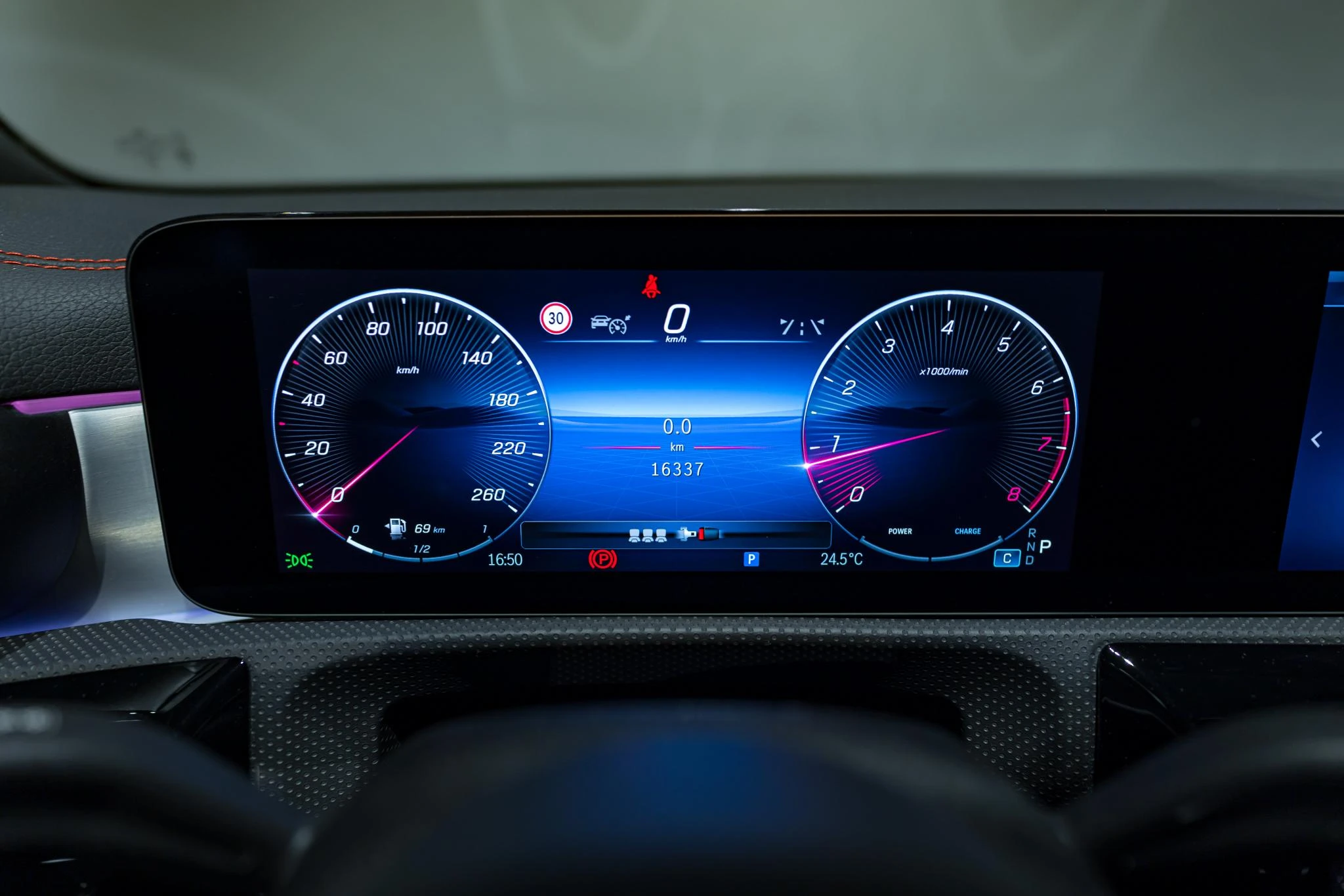 Mercedes-Benz-CLA-image-11