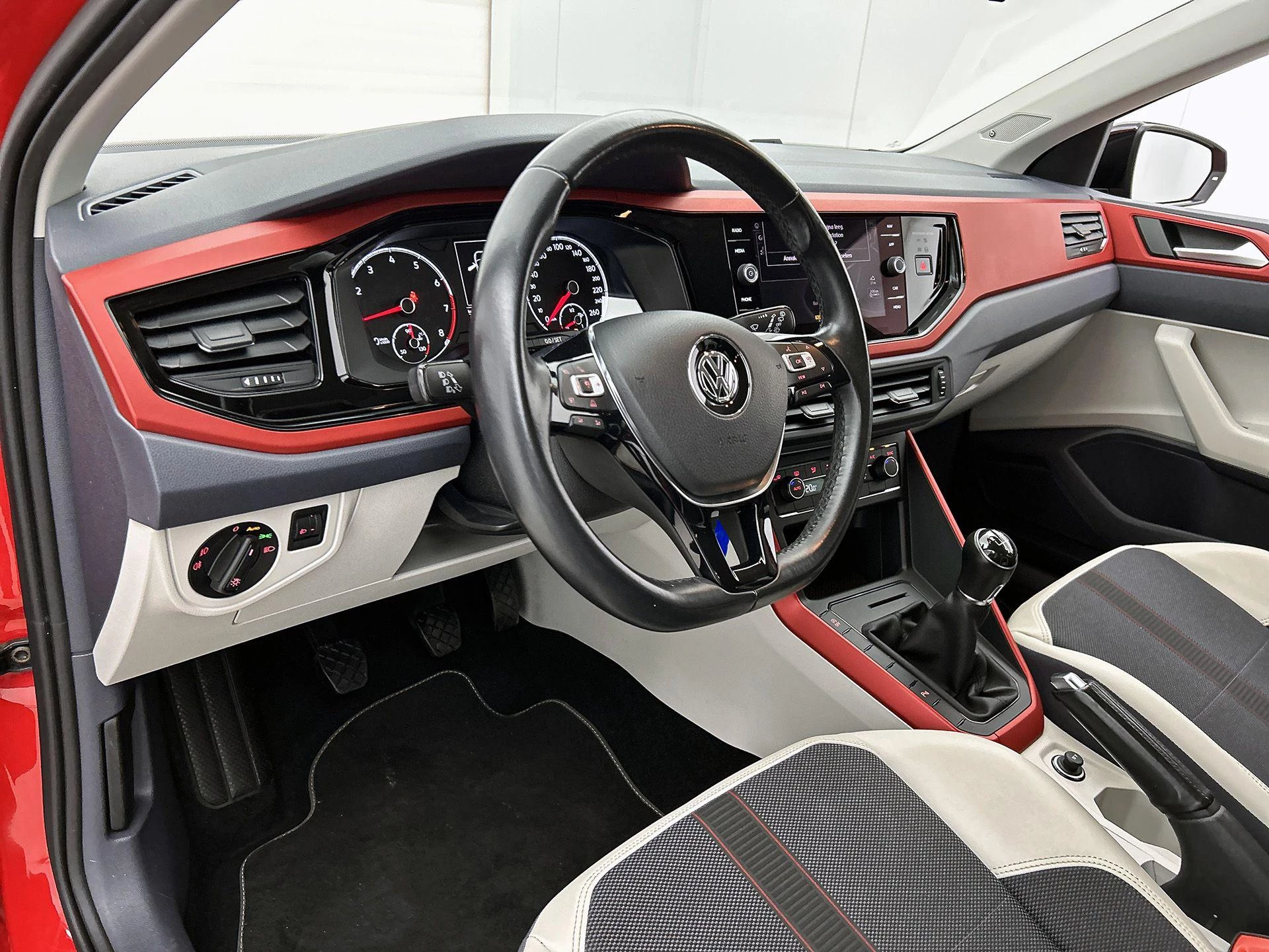 Volkswagen-Polo-image-19