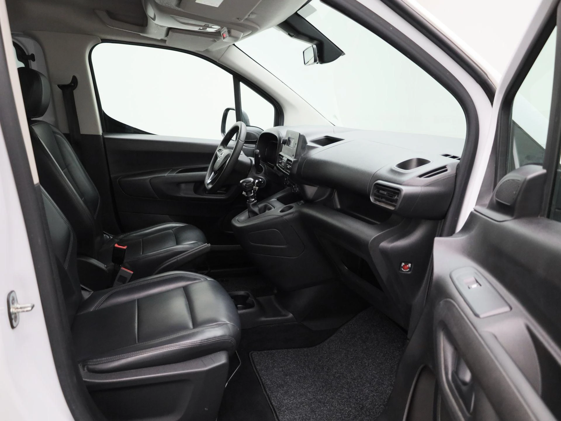 Opel-Combo Life-image-26