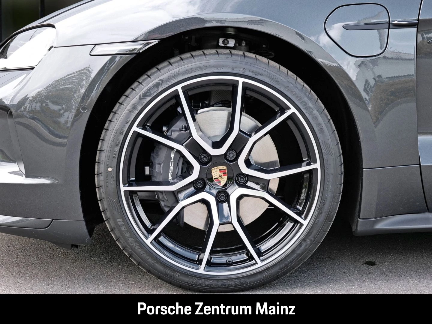 Porsche Taycan Black Edition InnoDrive HA-Lenkung HeadUp black edition