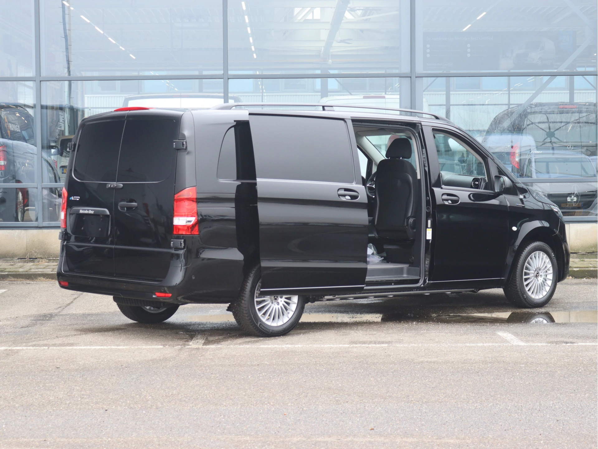 Mercedes-Benz-eVito-image-2