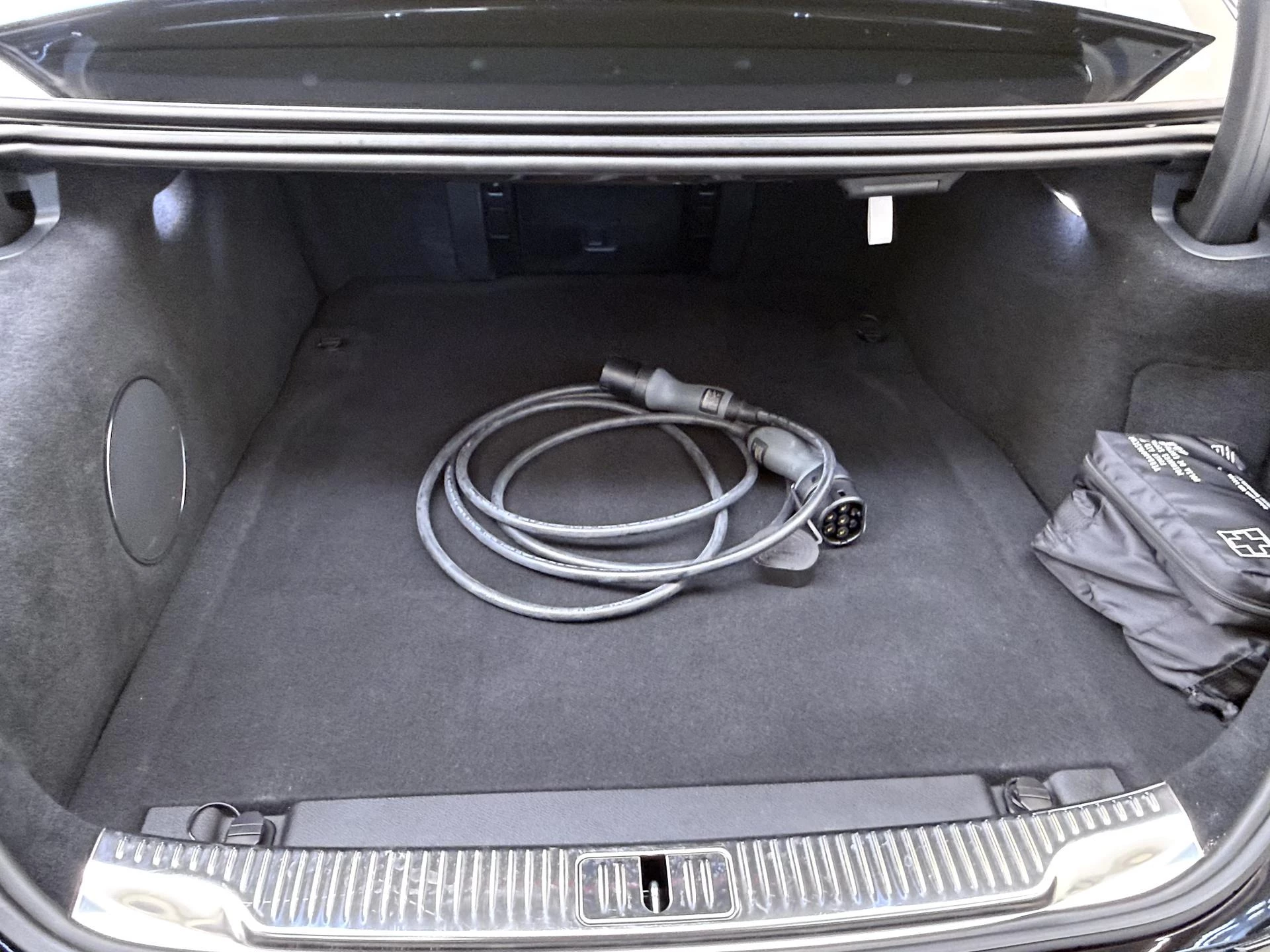 Mercedes-Benz-S-Klasse-image-40
