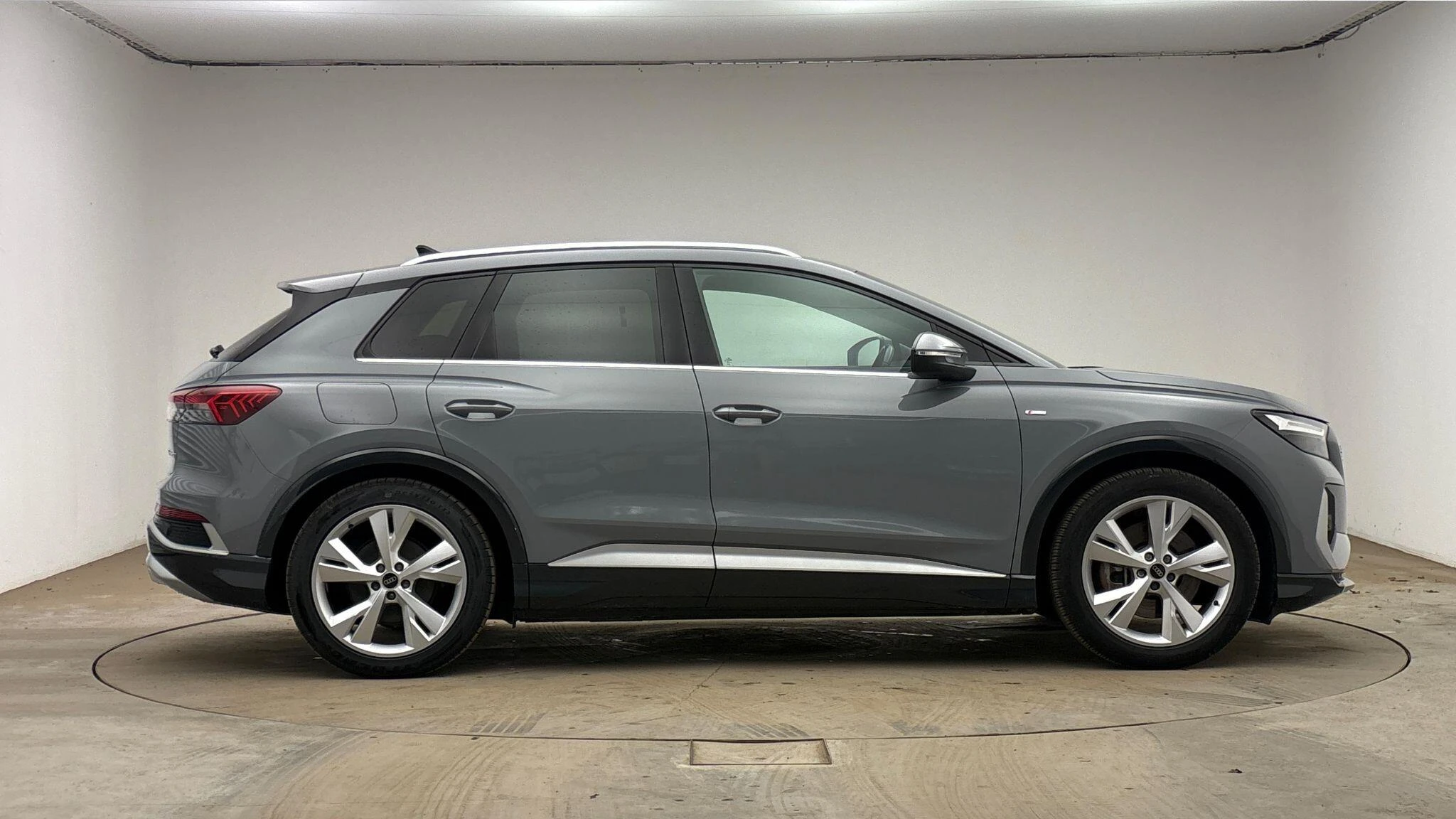 Audi-Q4 e-tron-image-3