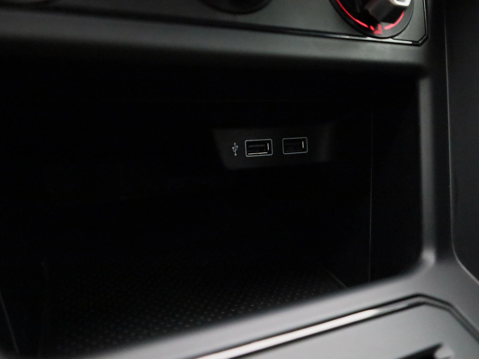 Volkswagen-Polo-image-25