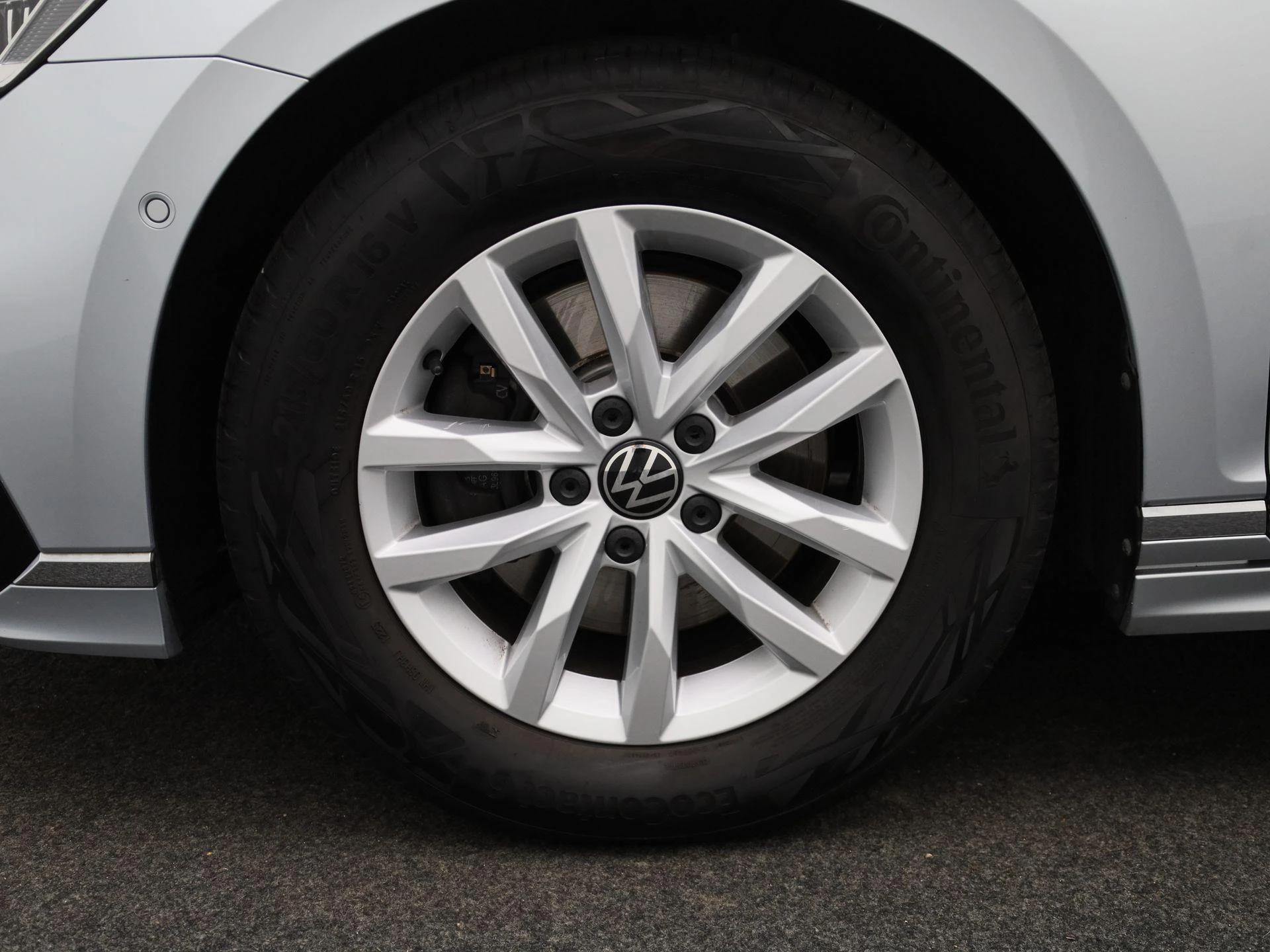 Volkswagen-Passat-image-13