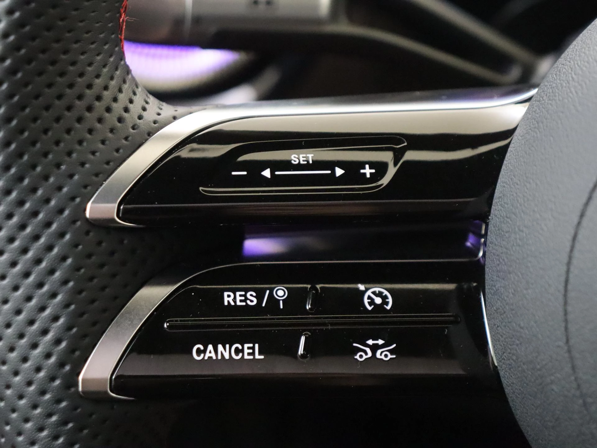 Mercedes-Benz-CLA-image-12