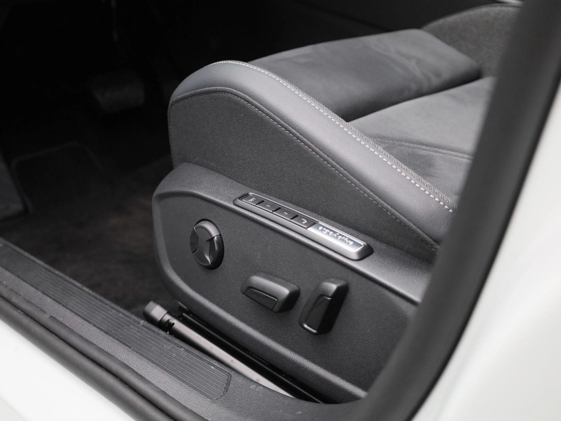 Volkswagen-Golf-image-32