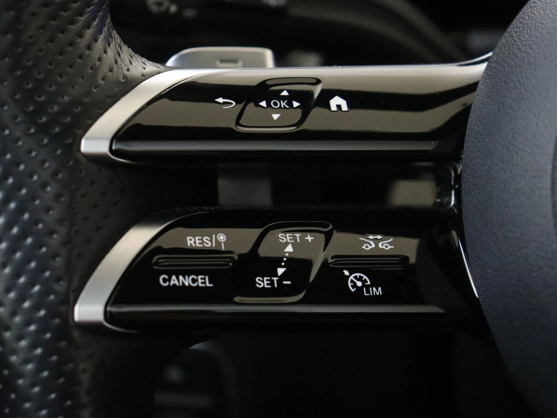 Mercedes-Benz-GLA-image-8