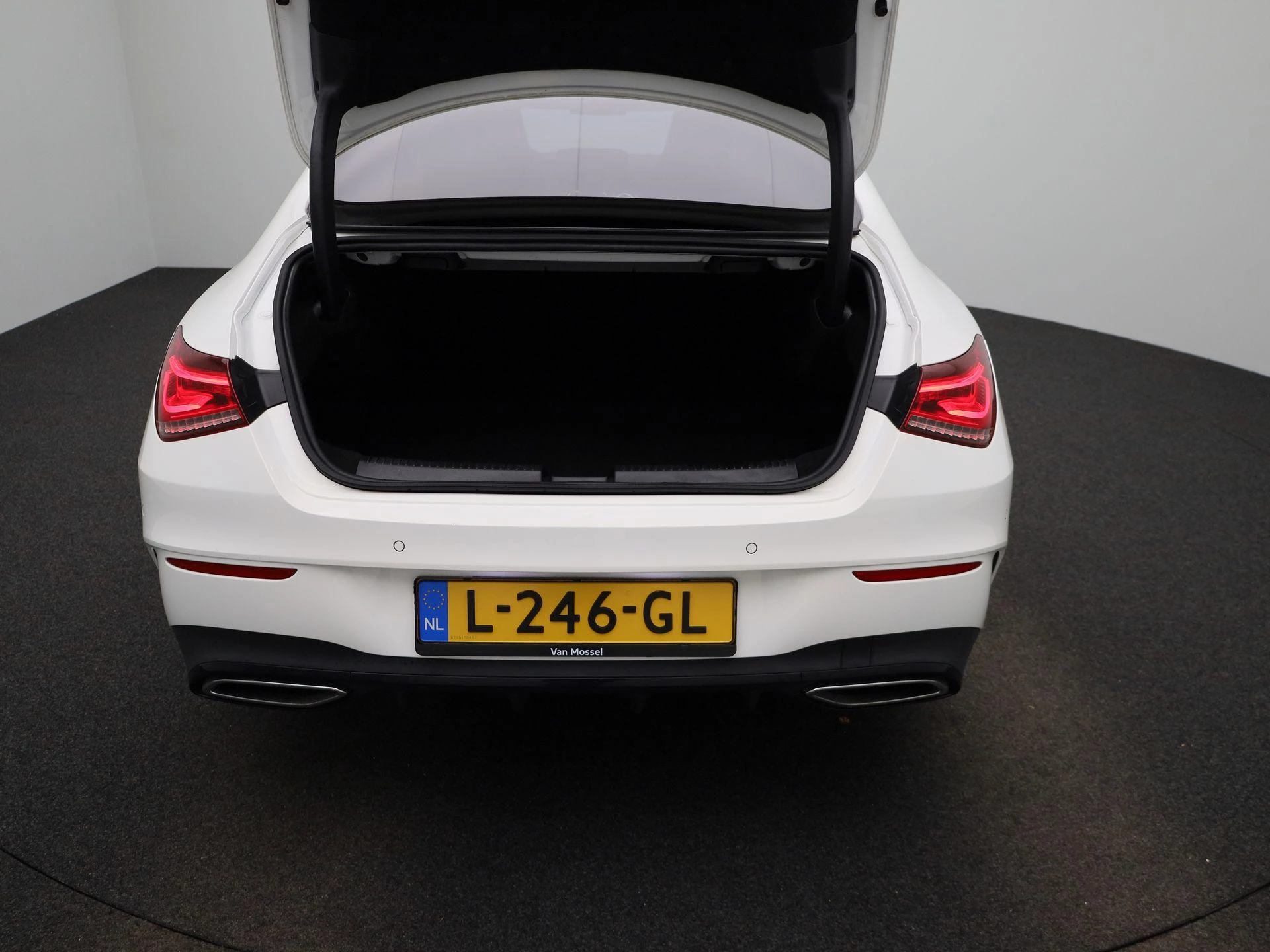 Mercedes-Benz-CLA-image-10