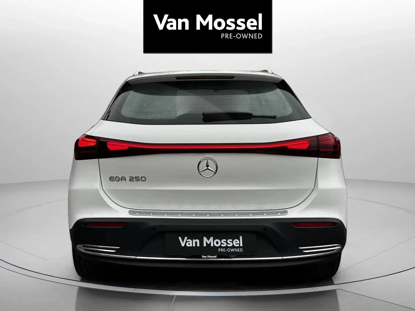 Mercedes-Benz-EQA-image-5