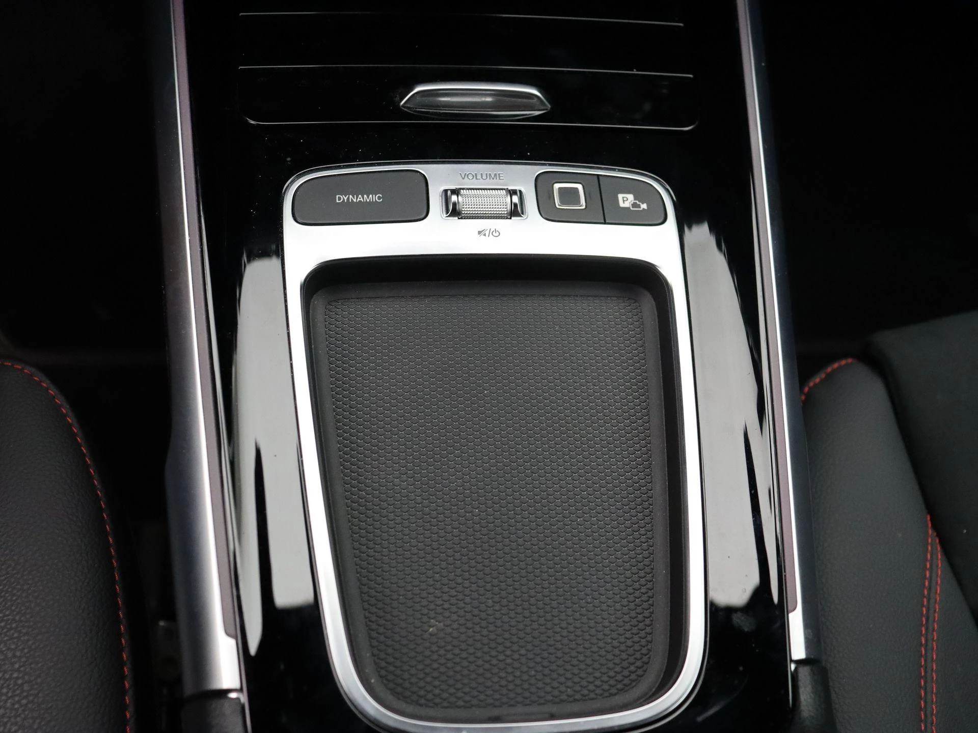 Mercedes-Benz EQB 250+ AMG LINE + HEAD UP + BURMESTER + CARPLAY +