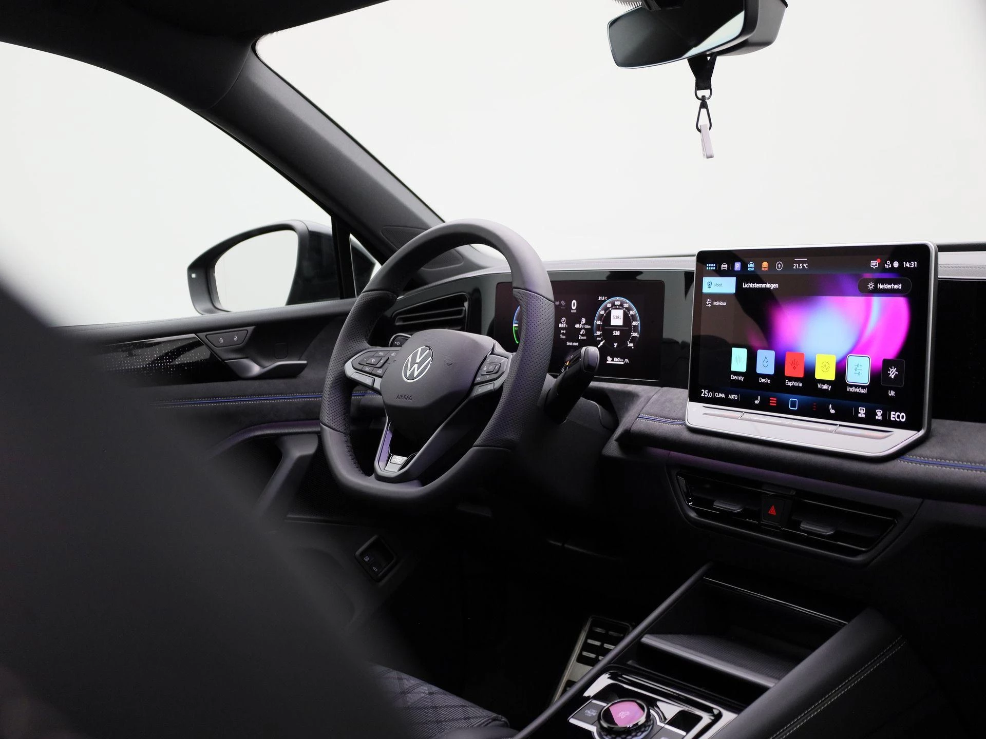 Volkswagen-Tiguan-image-45