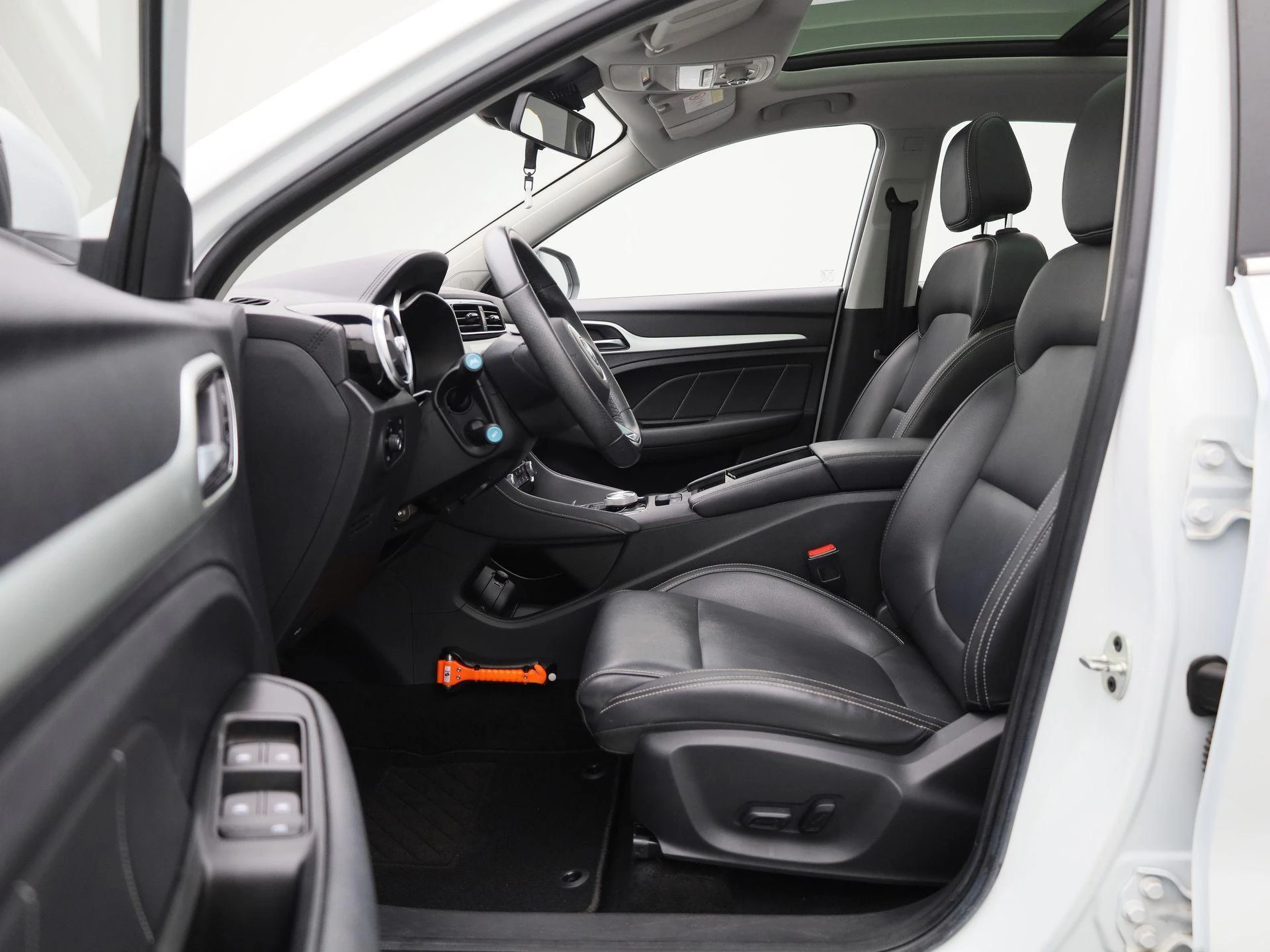 MG-ZS EV-image-10