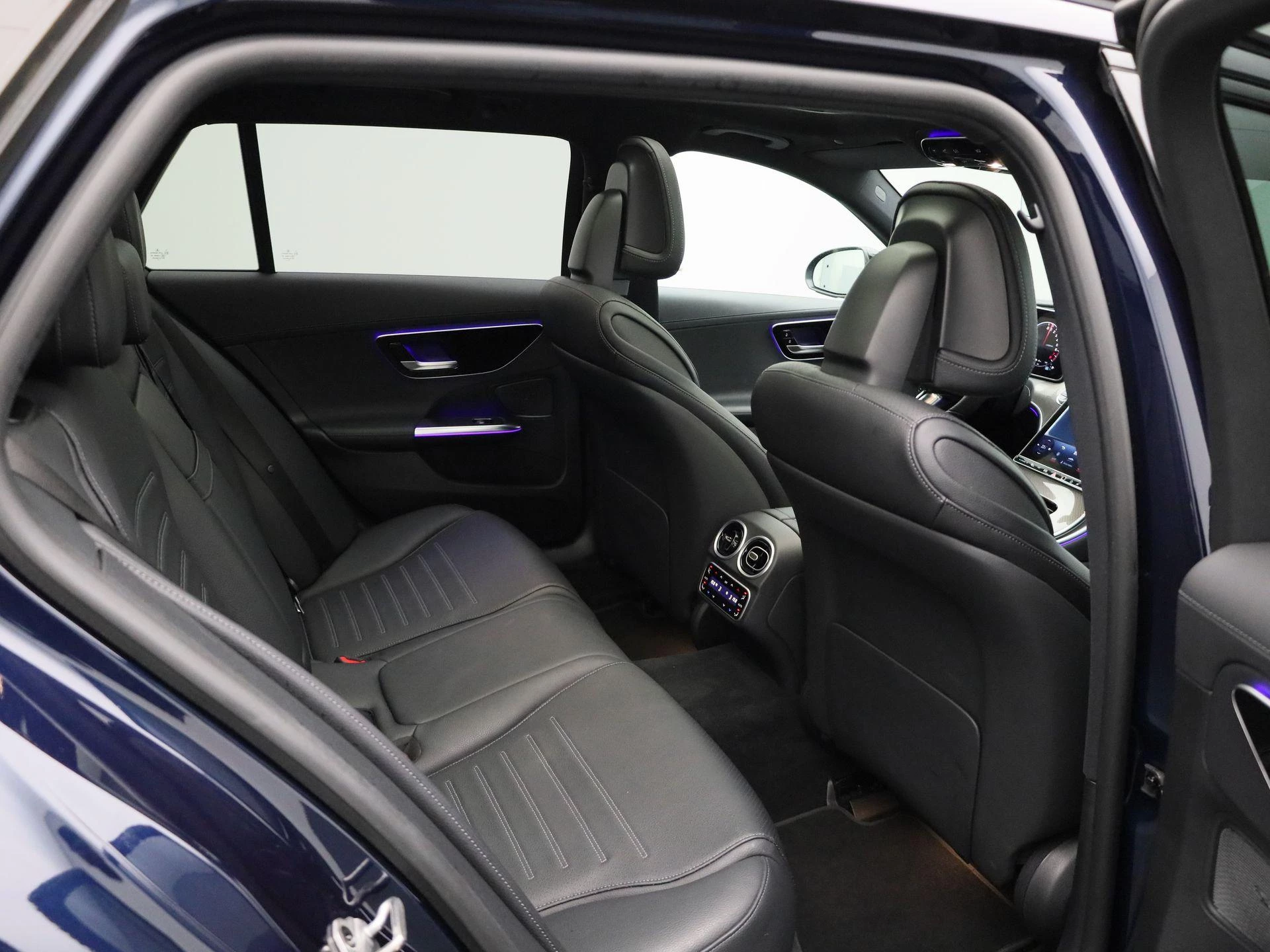 Mercedes-Benz-C-Klasse-image-39