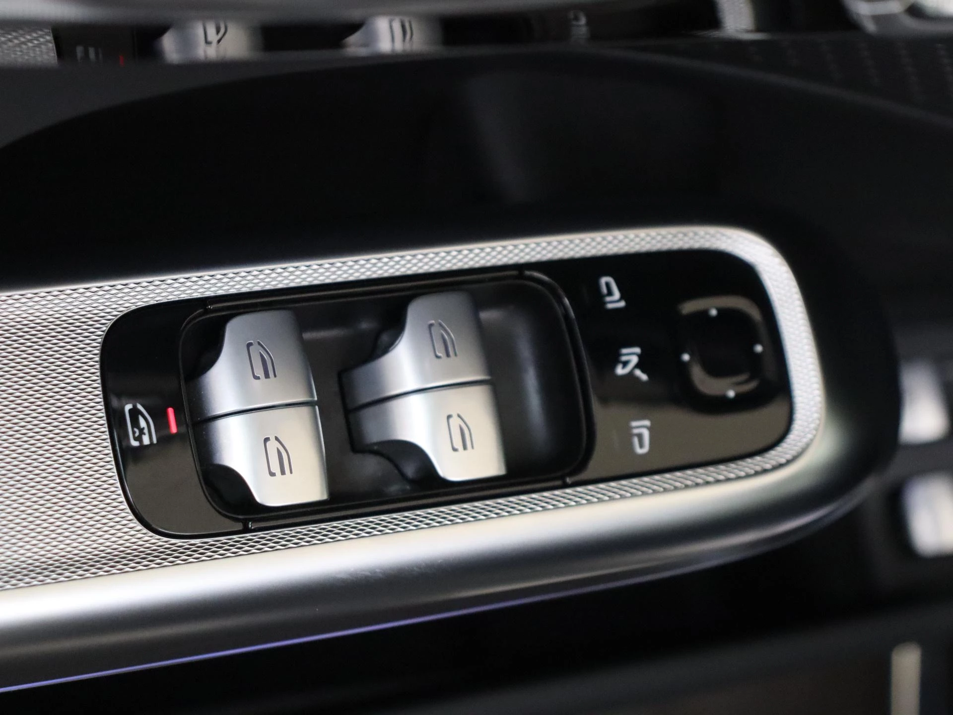 Mercedes-Benz-E-Klasse-image-30