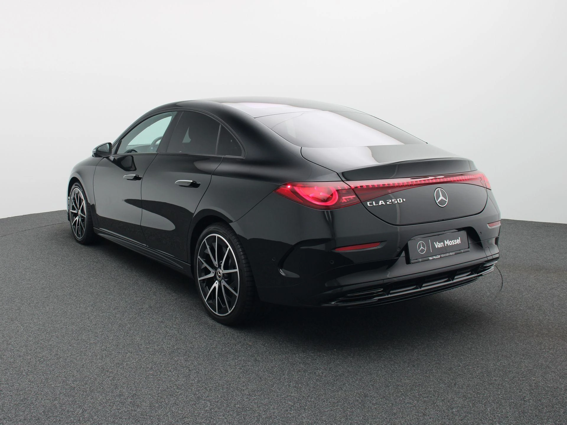 Mercedes-Benz-CLA-image-1