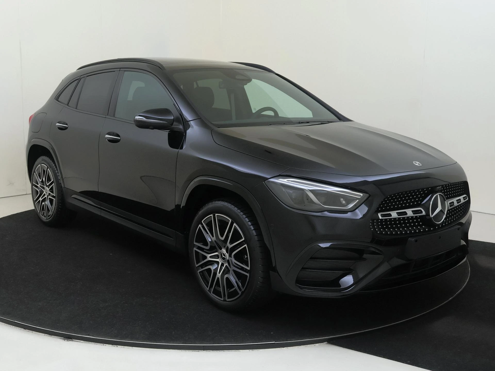 Mercedes-Benz GLA 250 e 140 Years Edition