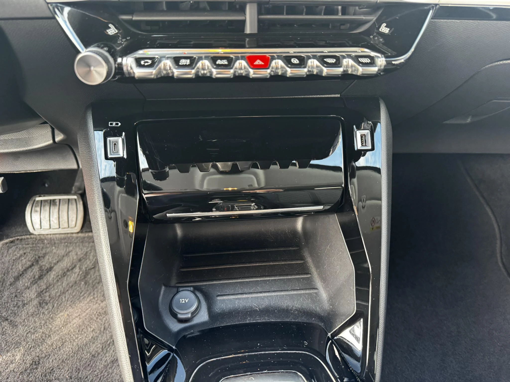 Peugeot-e-208-image-17